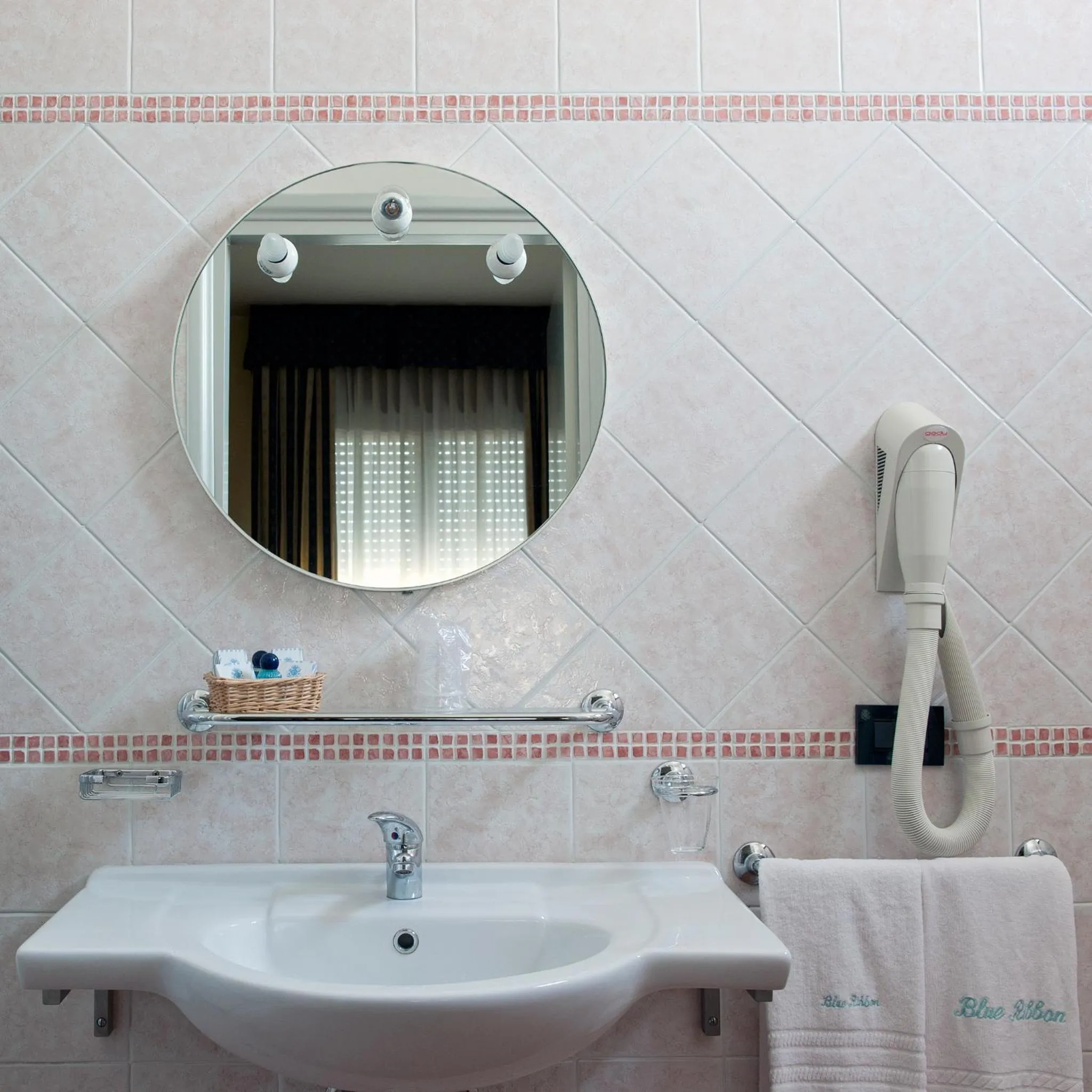 Toilet in Hotel Blue Ribbon