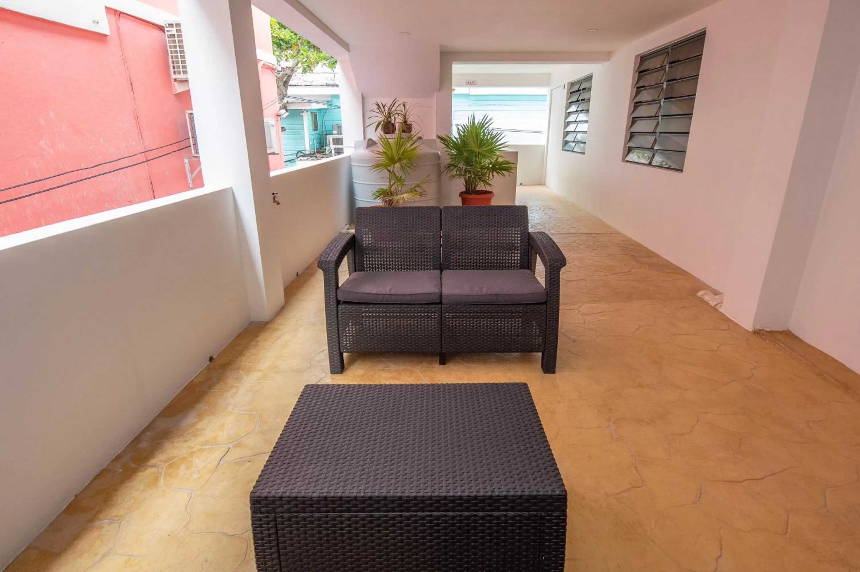 Patio in La Casa de Paz Hotel