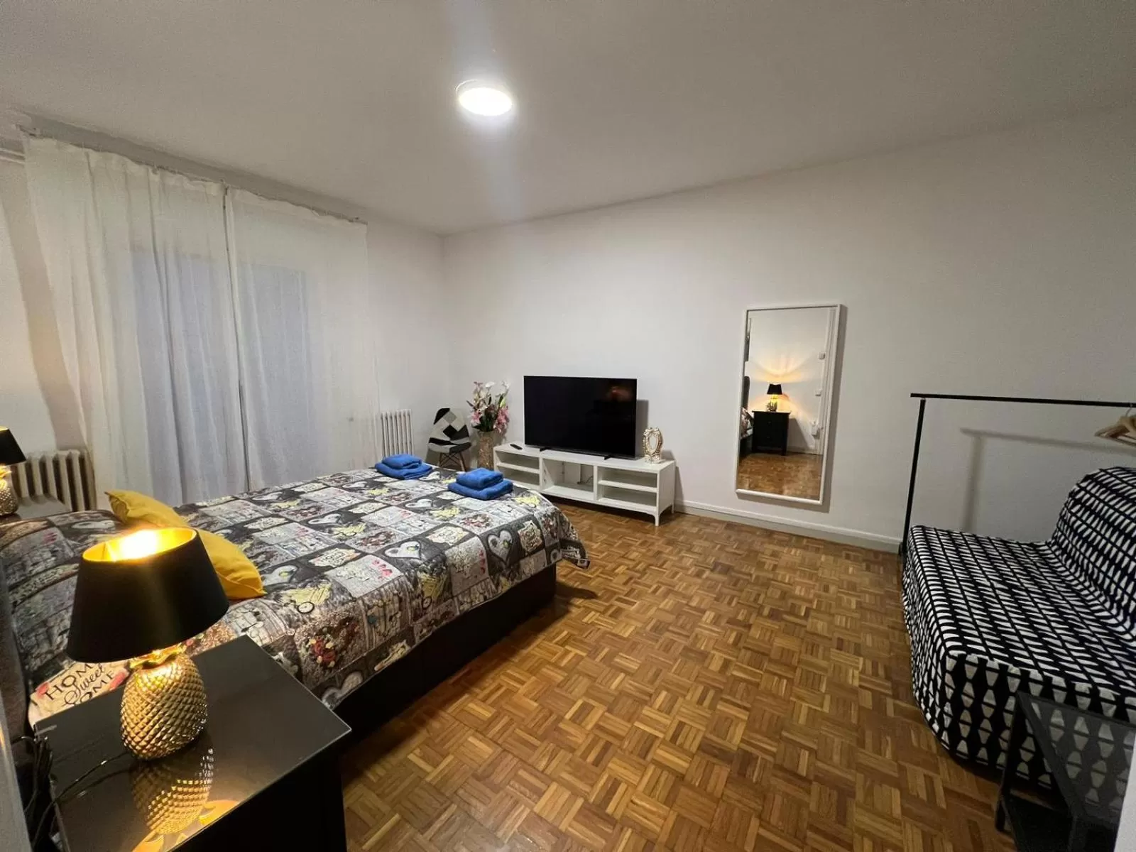 Bed in Habitaciones Rambla Catalunya