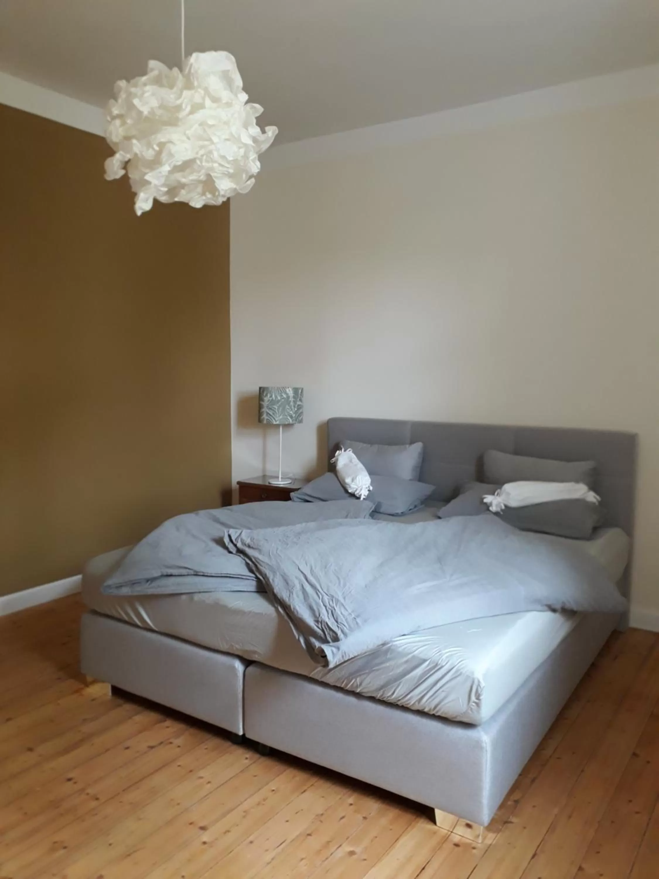 Bedroom, Bed in Emmas