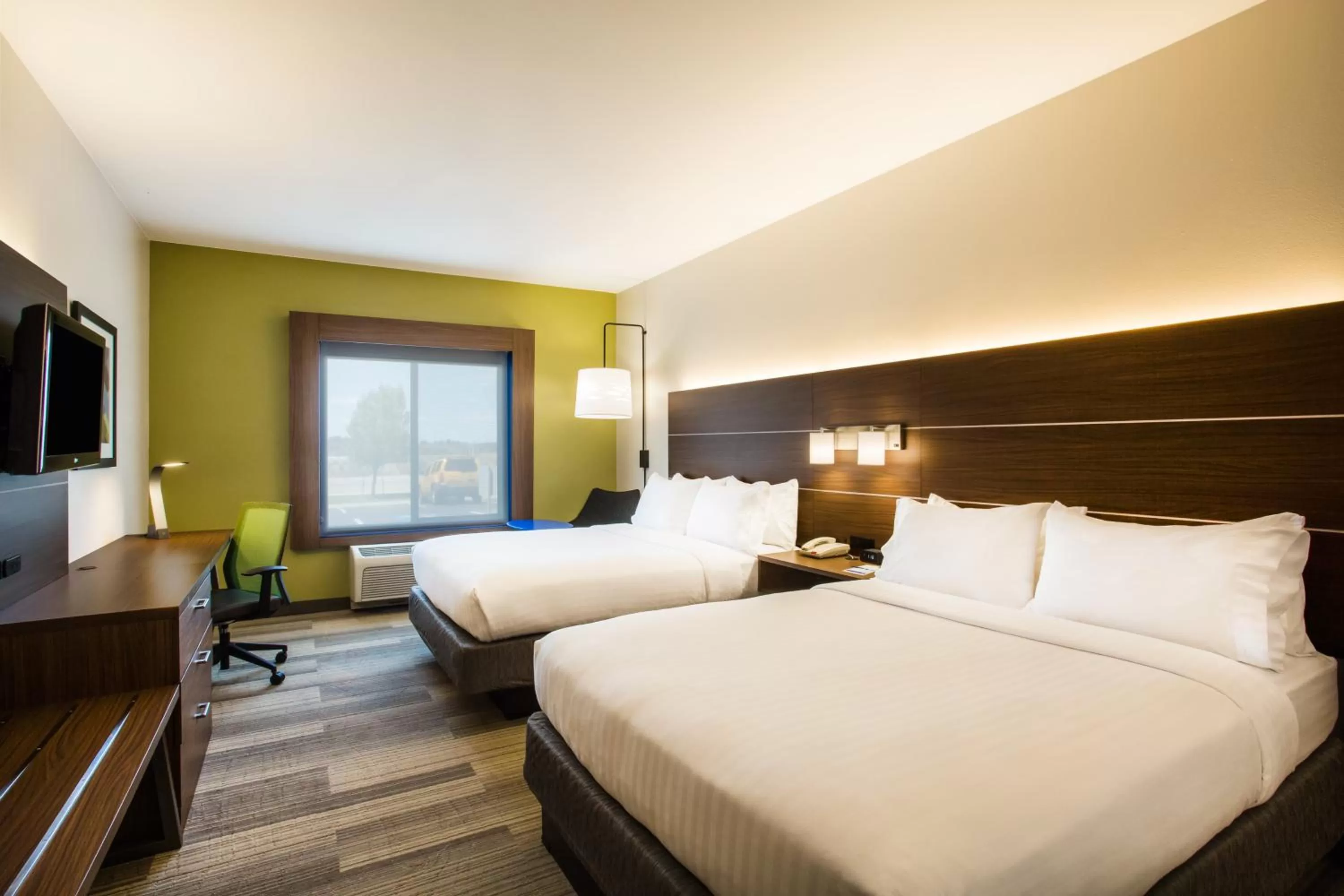 Photo of the whole room, Bed in Holiday Inn Express Hotel & Suites Cedar City by IHG