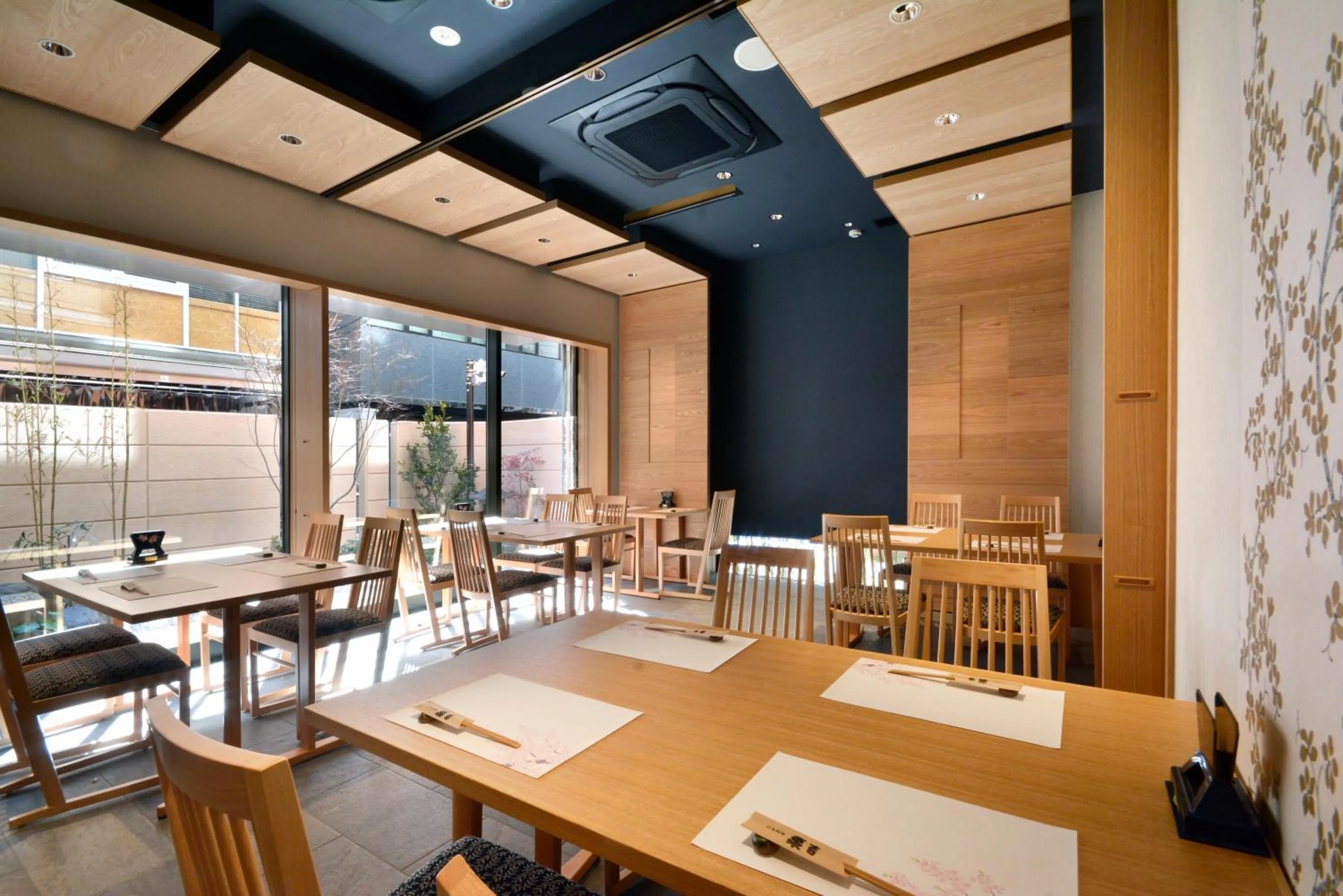 Restaurant/places to eat in Hotel Rose Garden Shinjuku