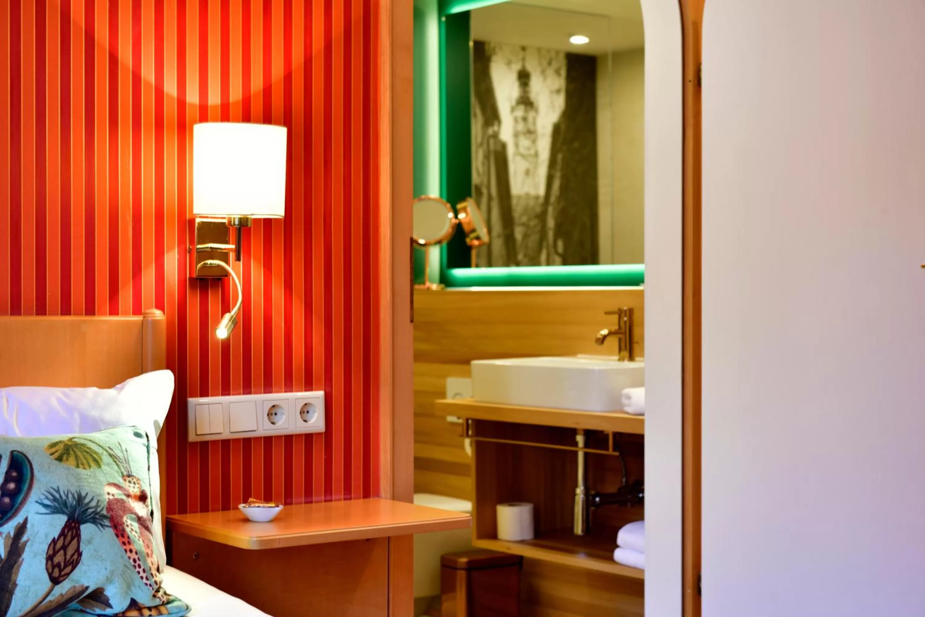 Bedroom, Bed in Romantik Hotel Markusturm