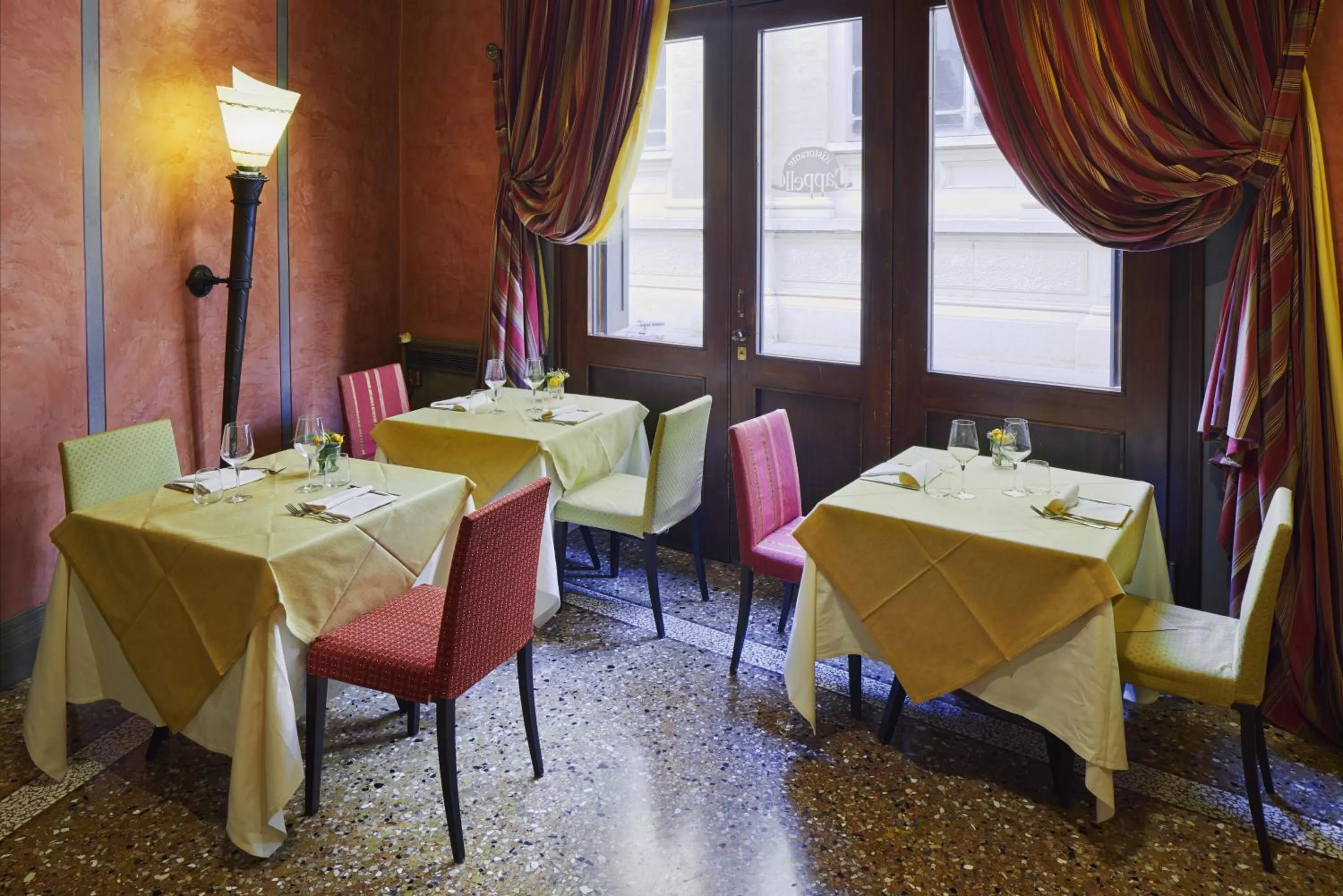 Restaurant/places to eat in Albergo Cappello