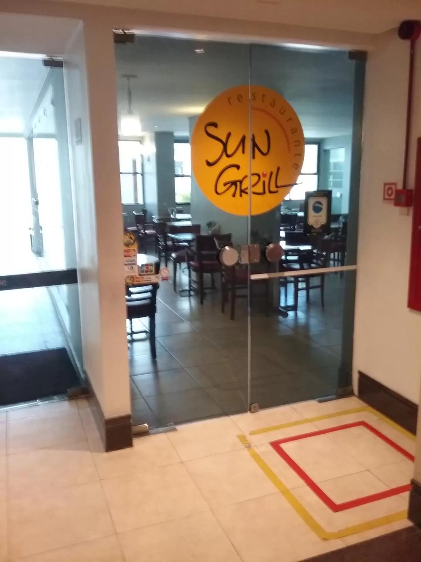 Restaurant/places to eat in Hotel Saint Paul 01 Flat