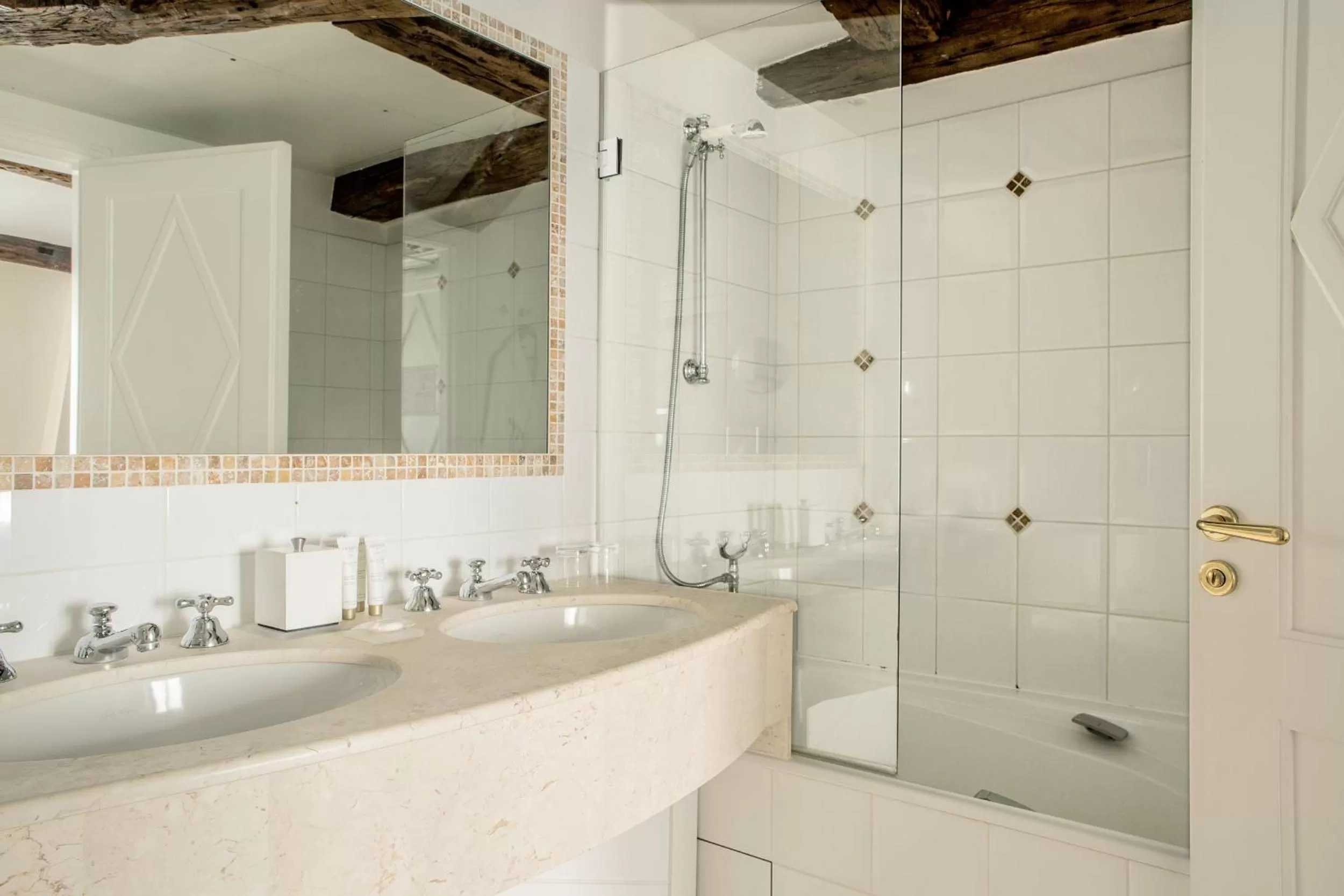 Bathroom in Hôtel Brighton - Esprit de France