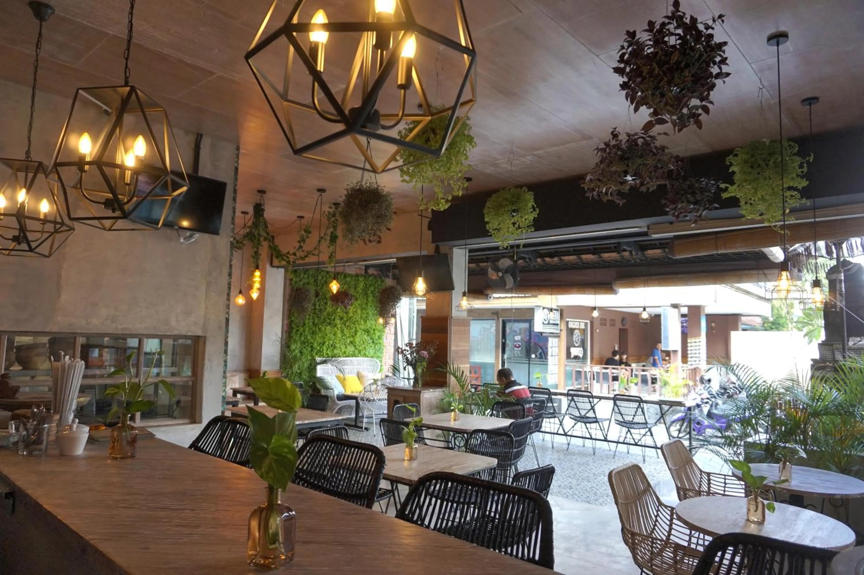 Restaurant/places to eat in Gemini Star Hotel Kuta