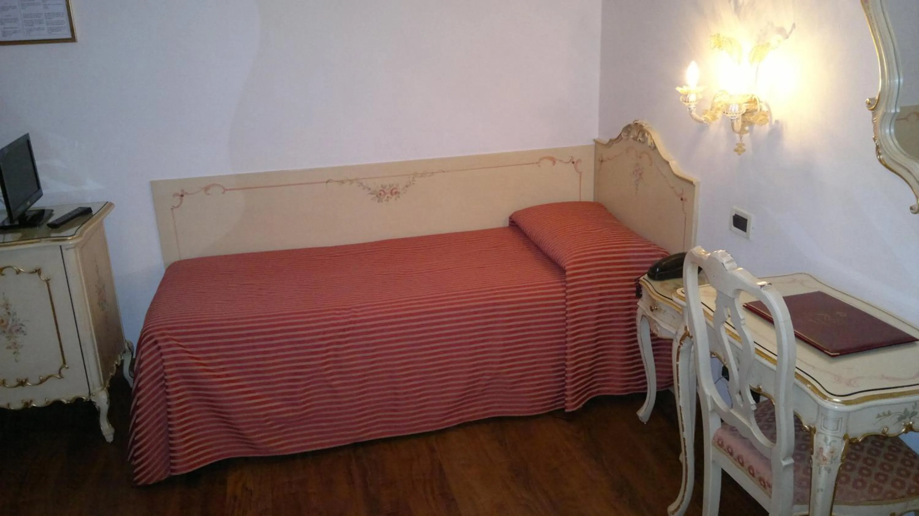 Photo of the whole room, Bed in Hotel La Residenza