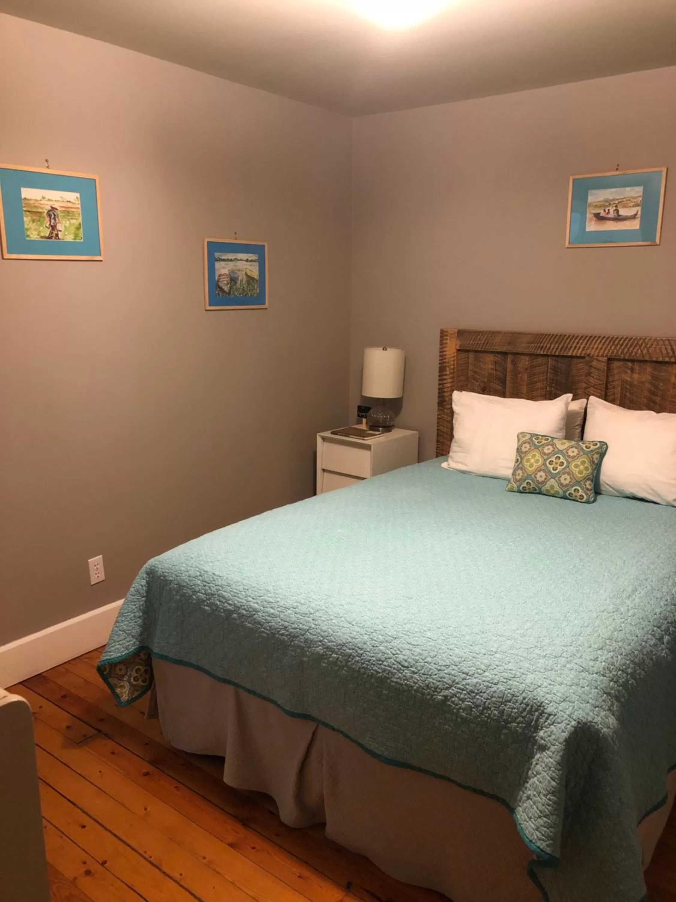 Bed in Auberge d'Anjou-Sūrya Café