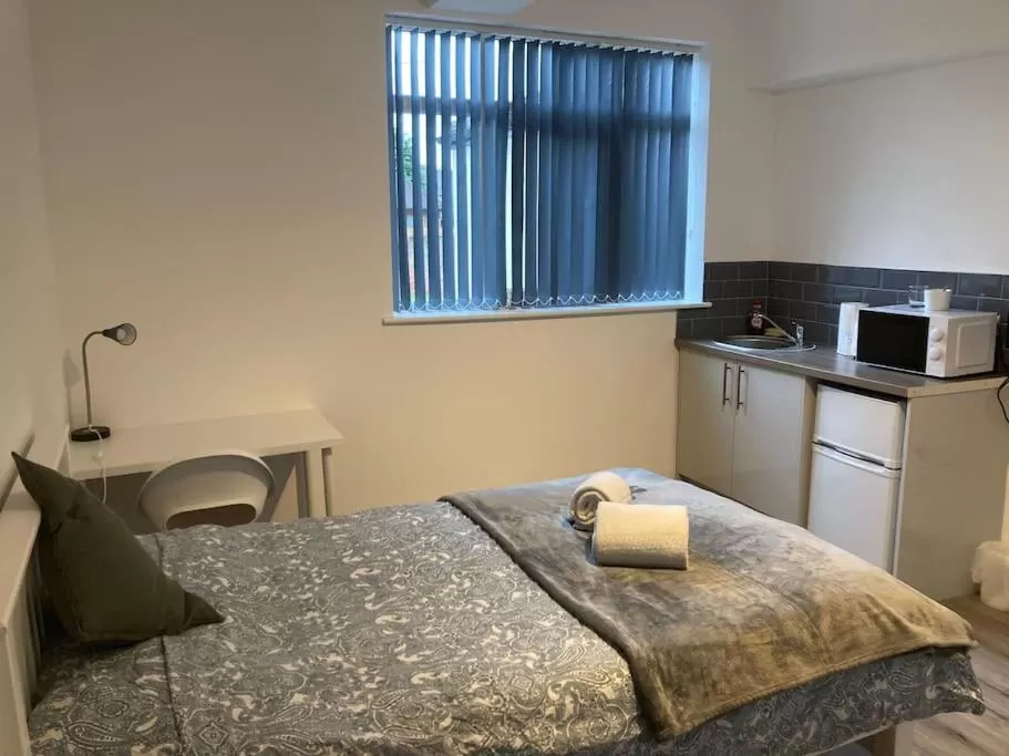 Bed in Newly refurbished studio, great location 8 studios