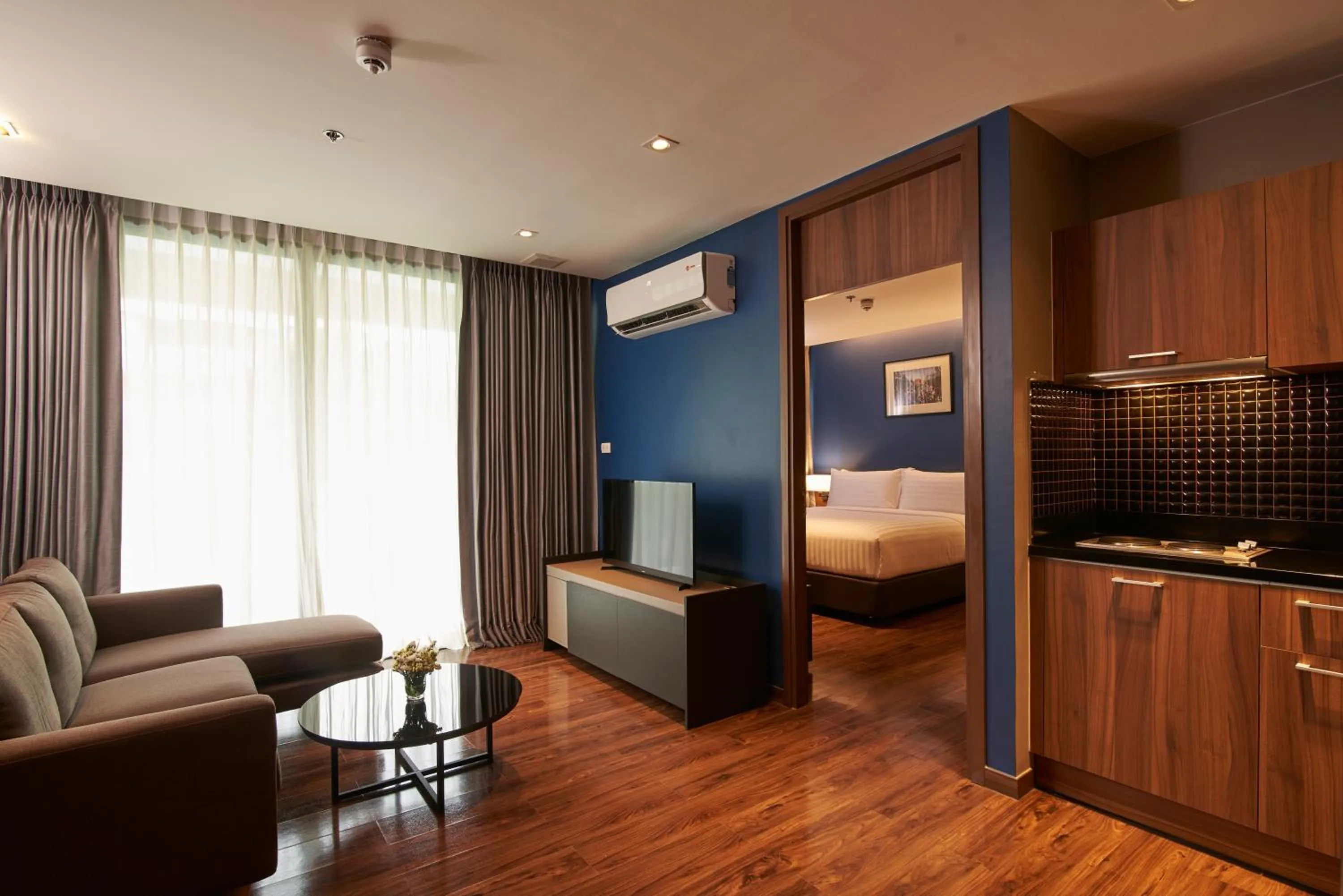 Living room, Bed in Amp Am House Bangkok Hotel