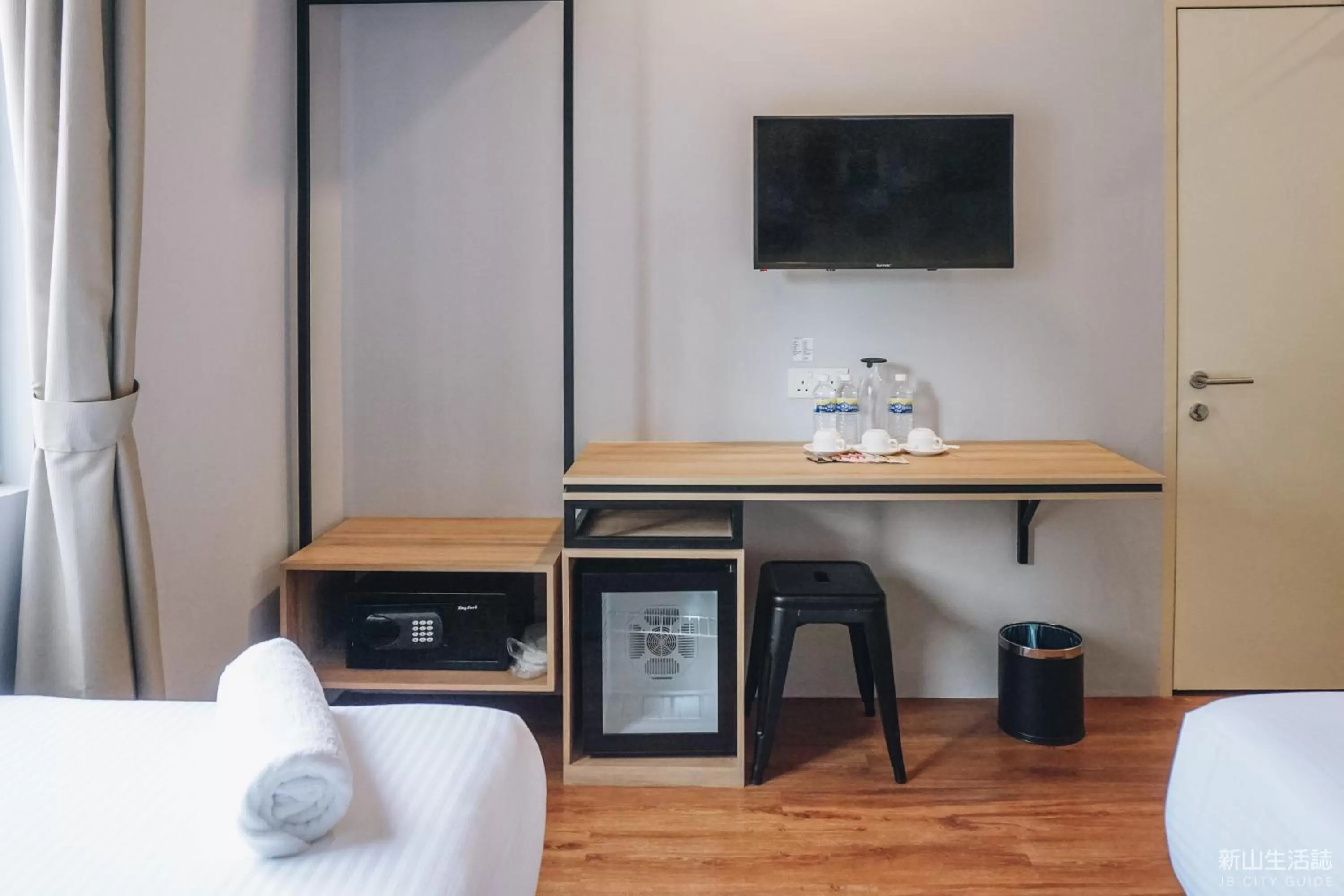 TV and multimedia in HOTEL CIQ, JALAN TRUS