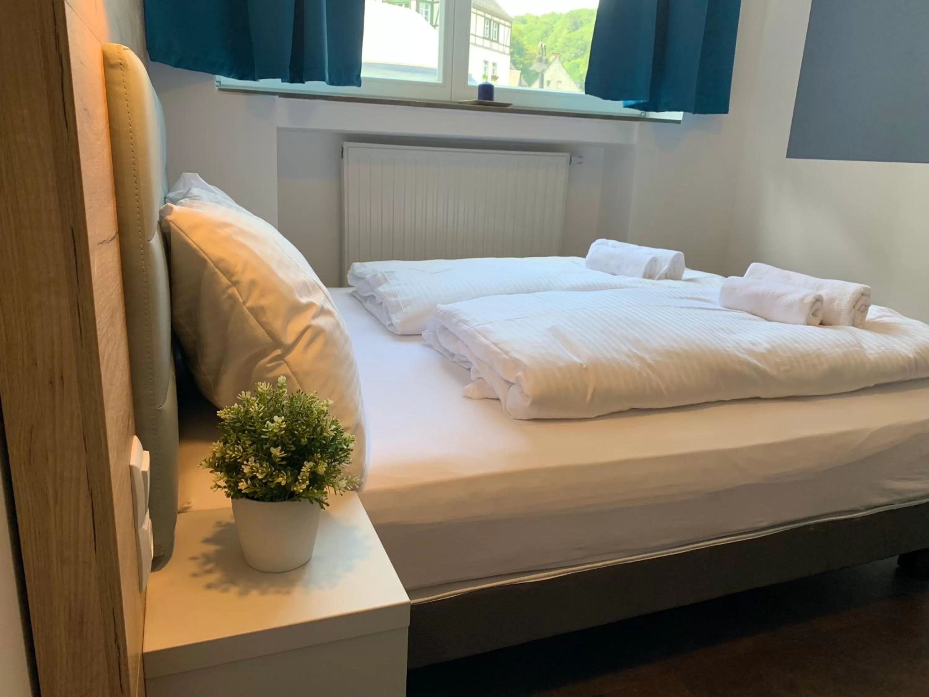 Photo of the whole room, Bed in besttime Hotel Monschau