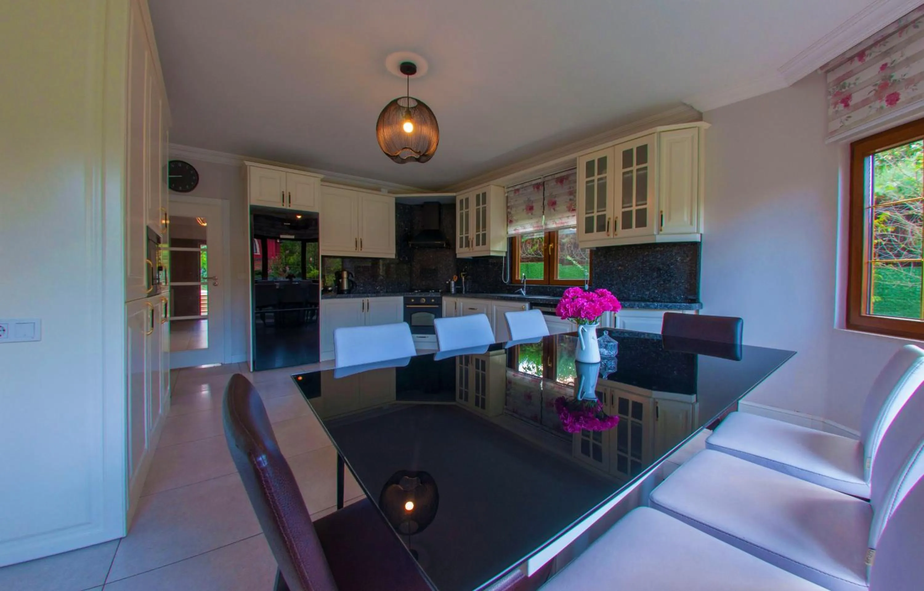 Kitchen or kitchenette in Villa Kirkpinar Sapanca