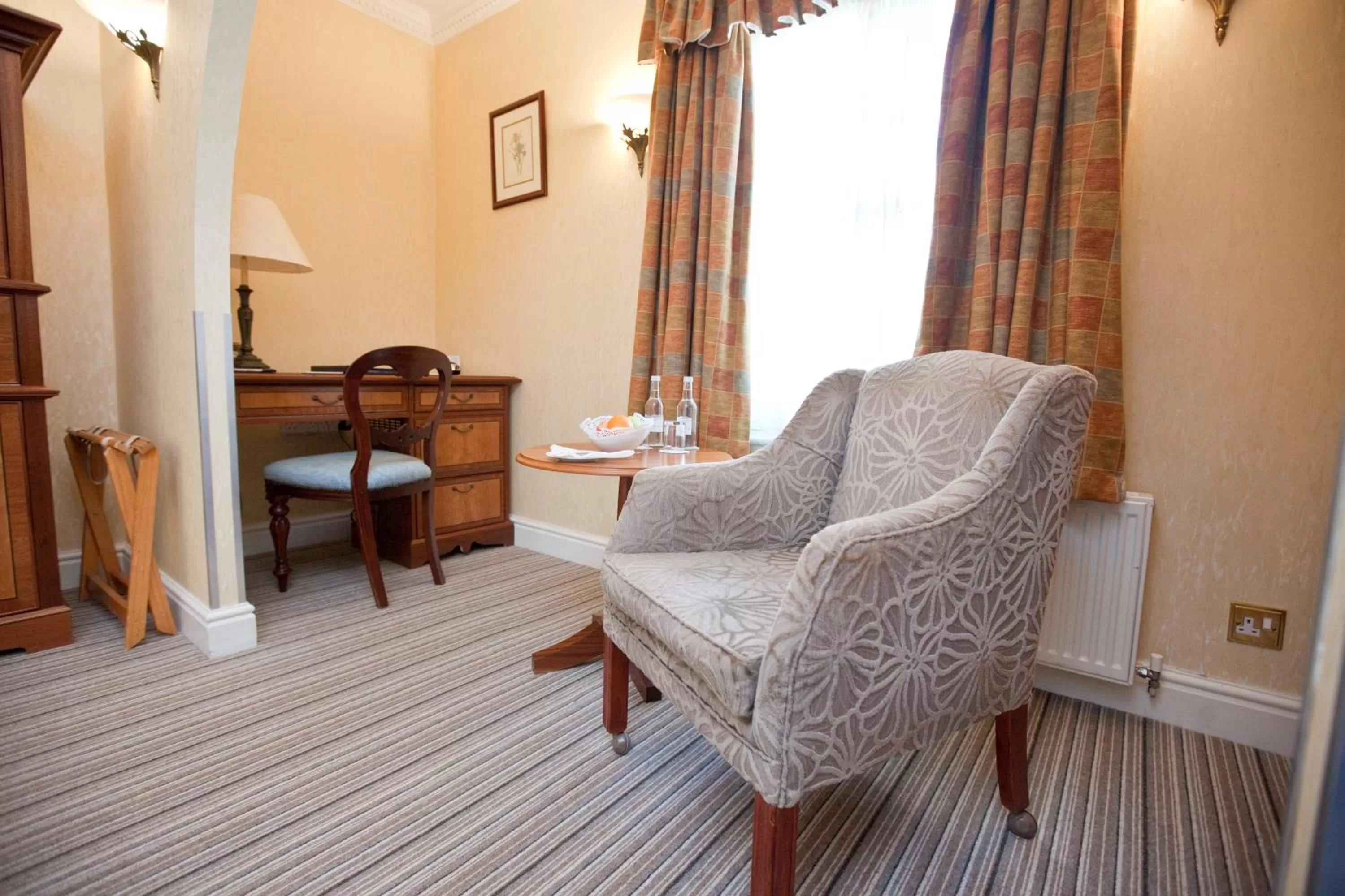 Photo of the whole room in Marygreen Manor