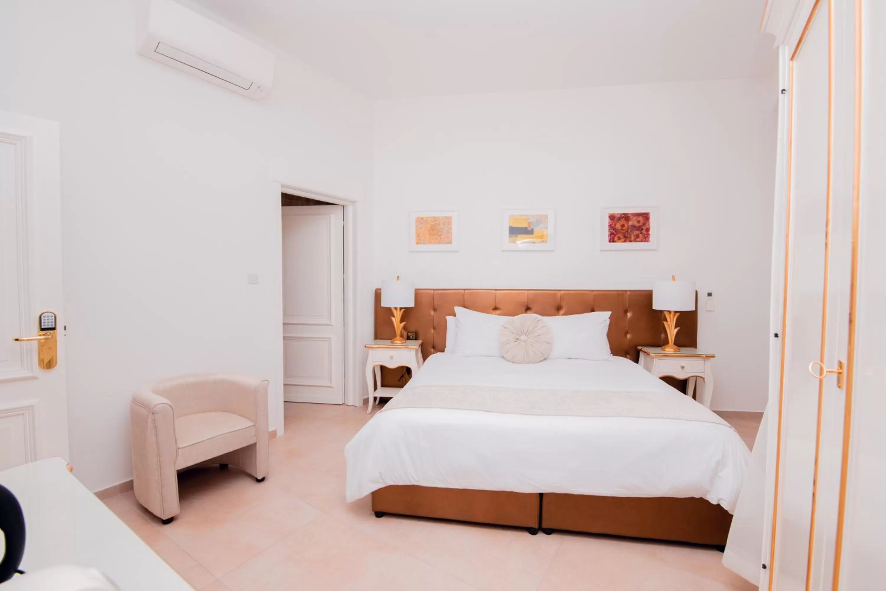 Bed in Giorgio Boutique Hotel