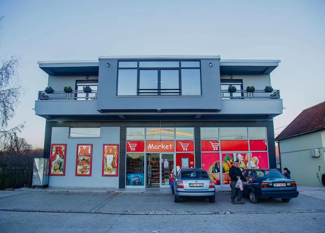 Property building in Mark's Palace