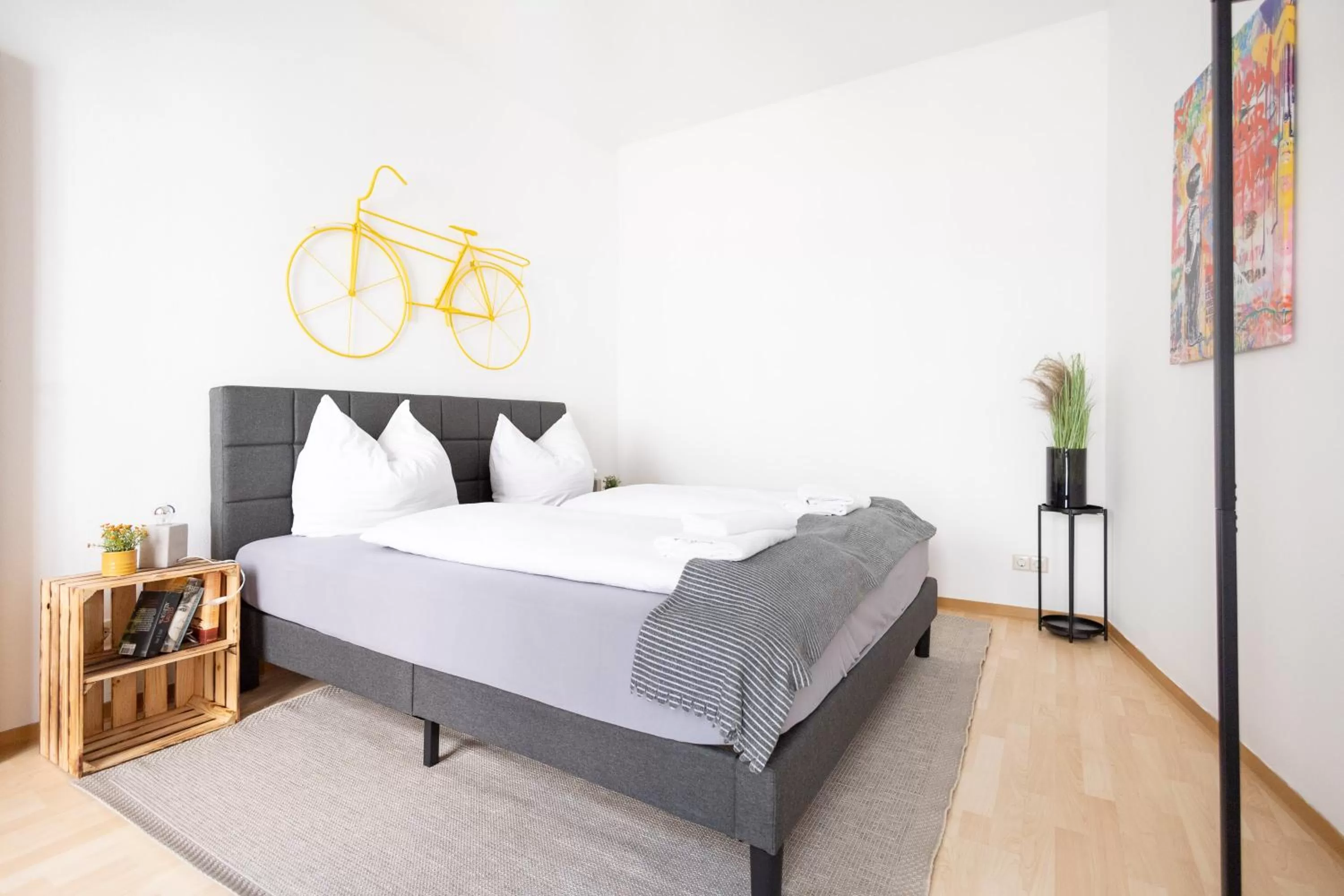 Bed in Ko-Living Space an der Oper - Street Art Design Apartments