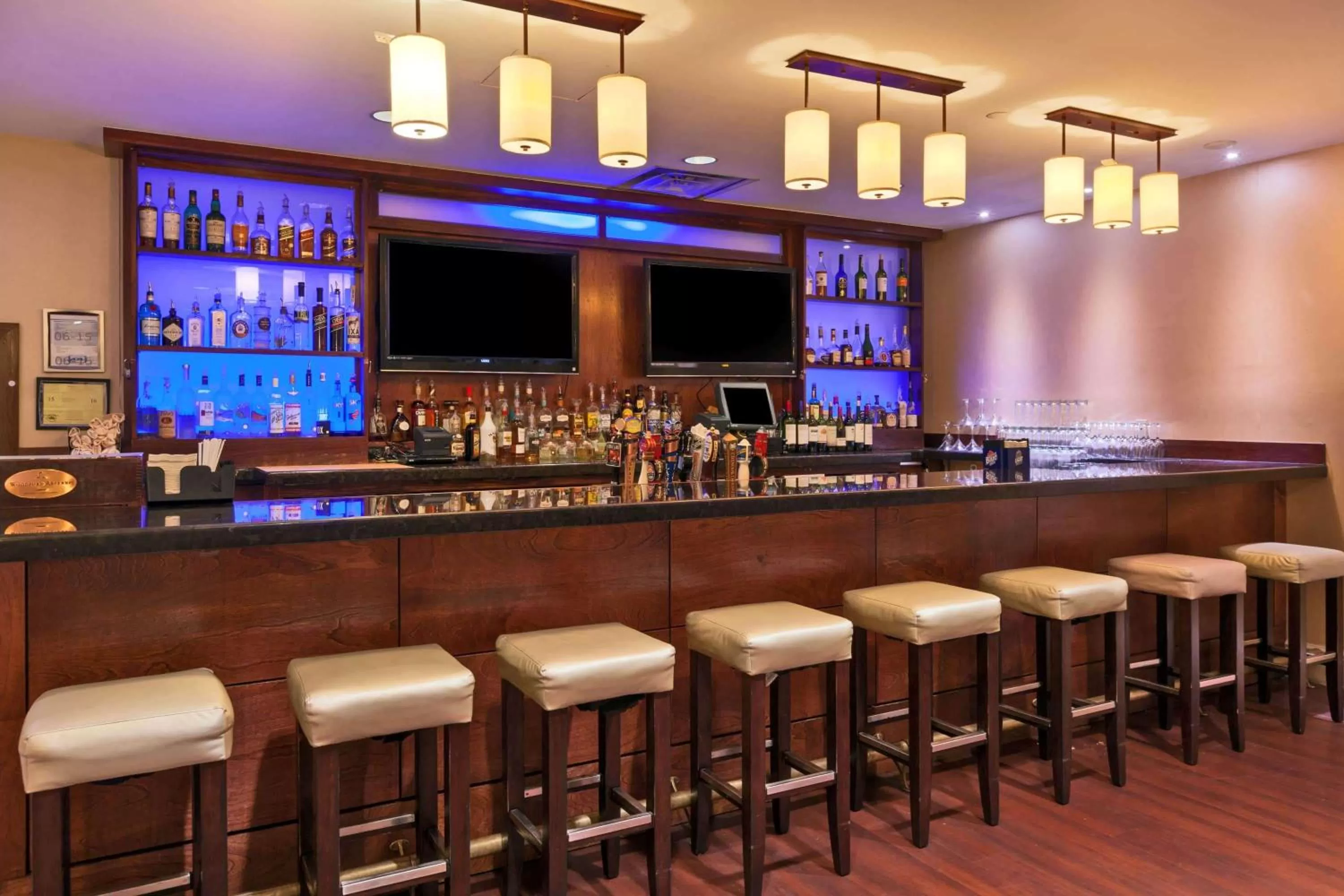 Lounge or bar in Wyndham Grand Pittsburgh