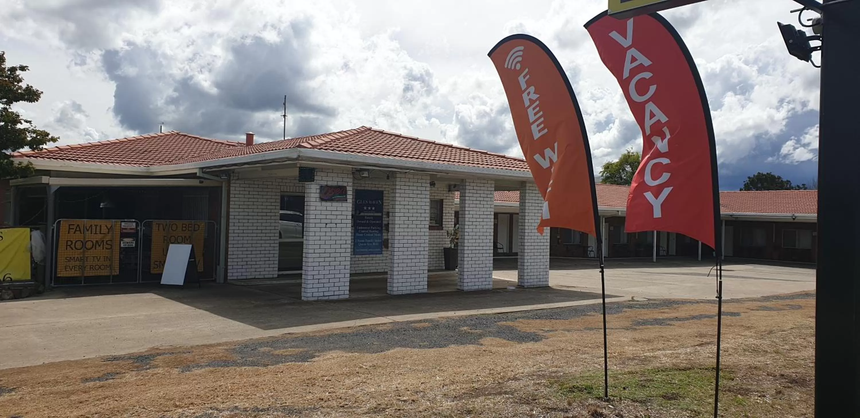 Property building in Glen Innes Lodge Motel