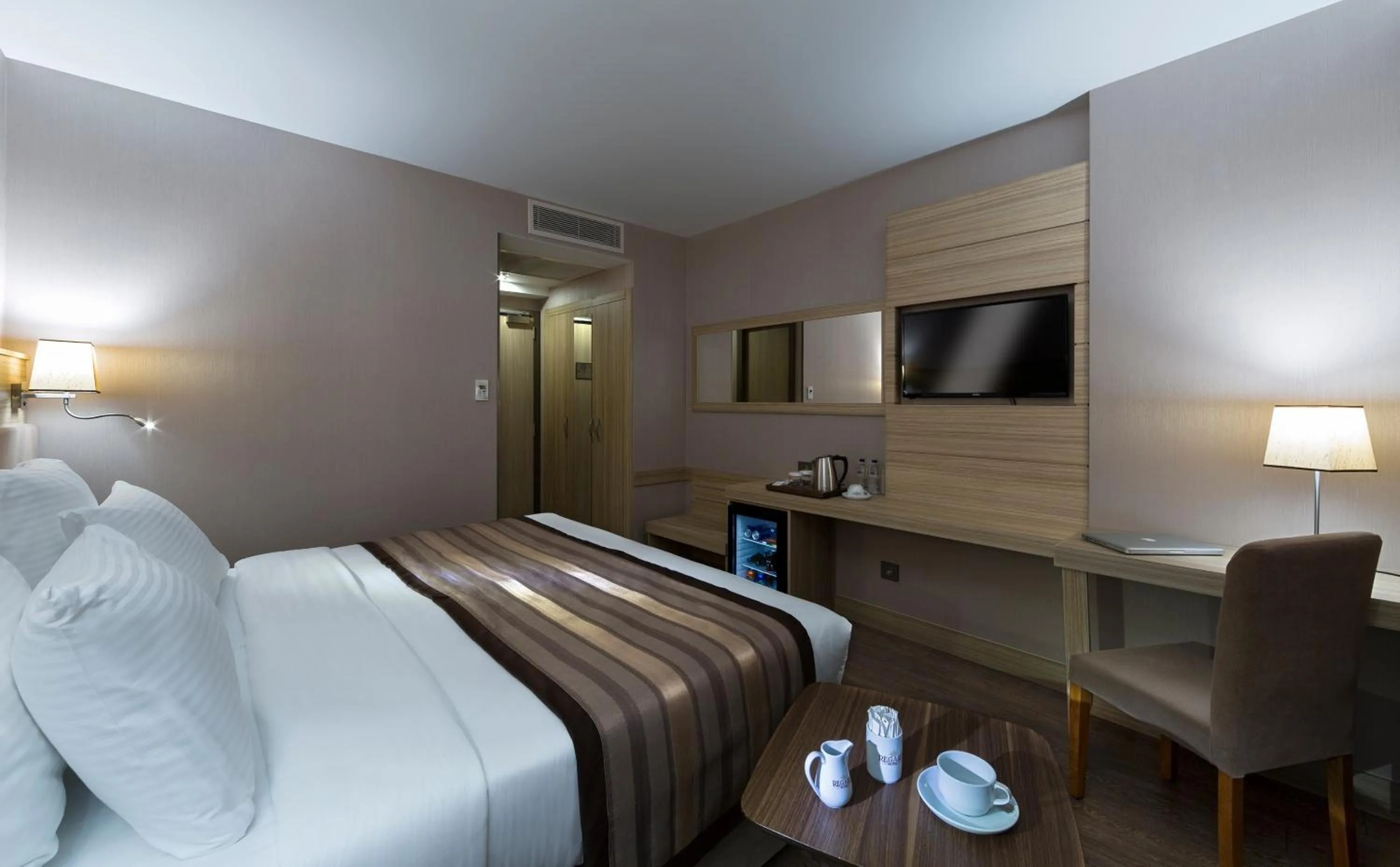 Lobby or reception, Bed in Regard Hotel