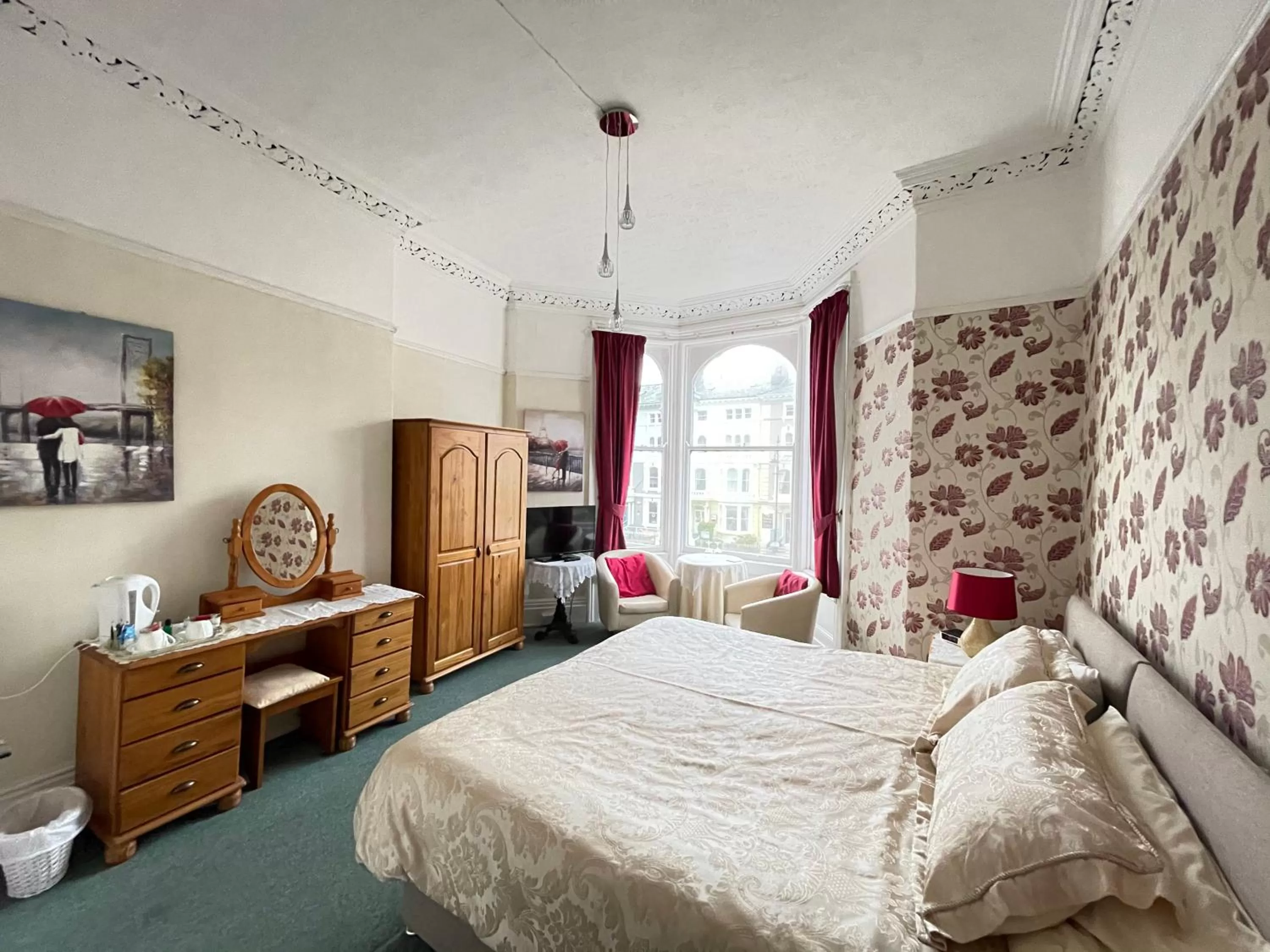 Bedroom, Bed in White Court Llandudno