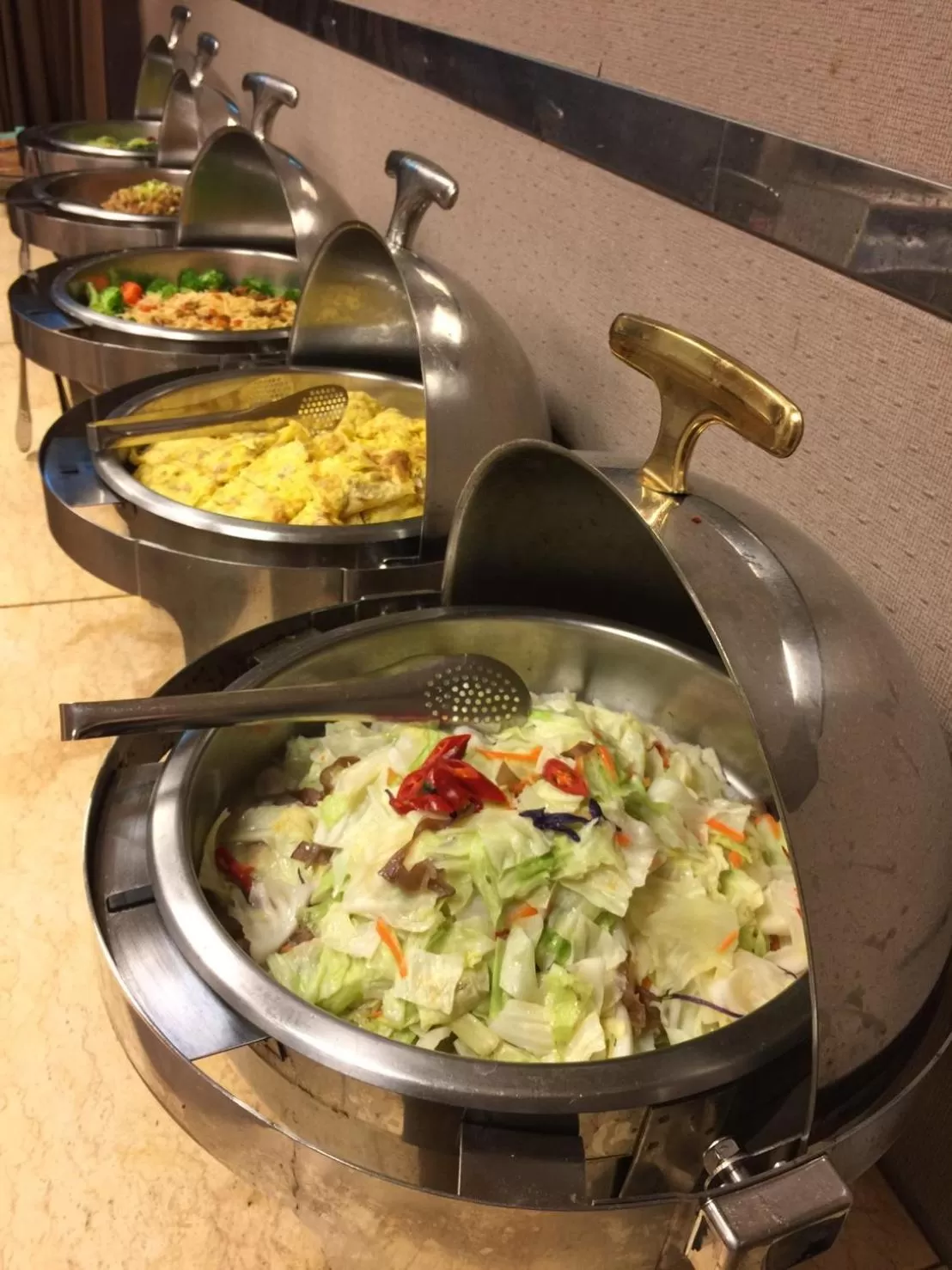 Restaurant/places to eat in Unique Hotel