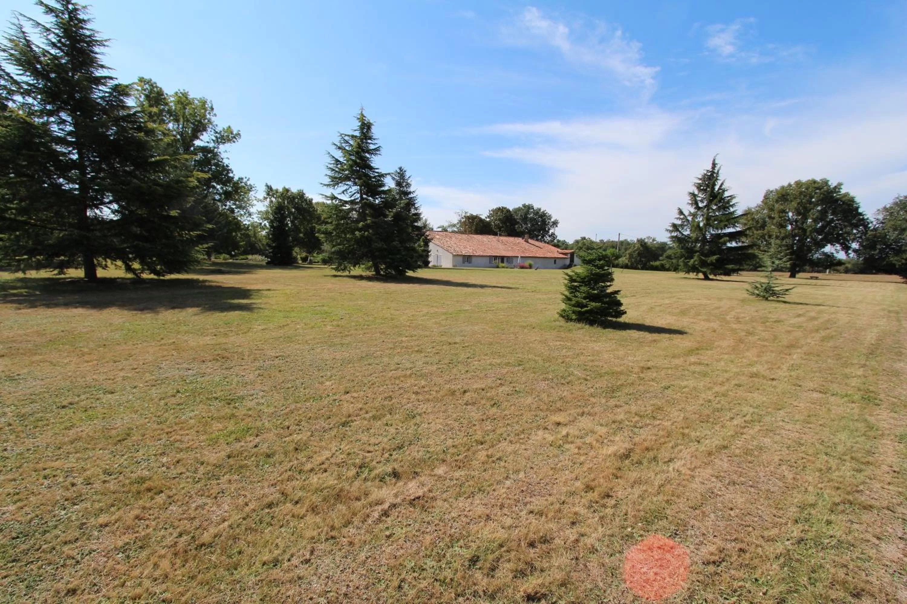 Garden view in La Fréjade