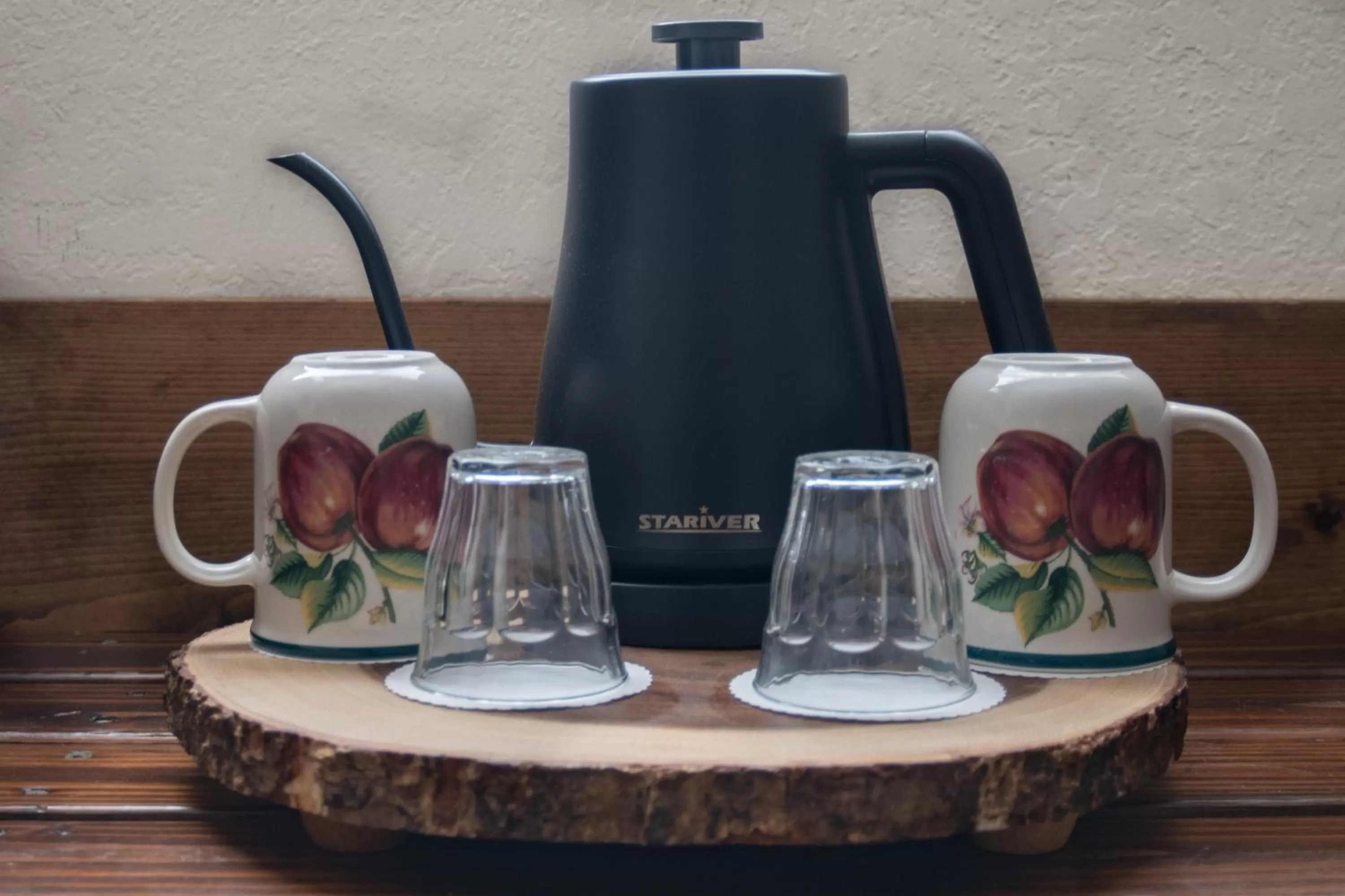 Coffee/tea facilities in Mt Williamson Motel and Basecamp