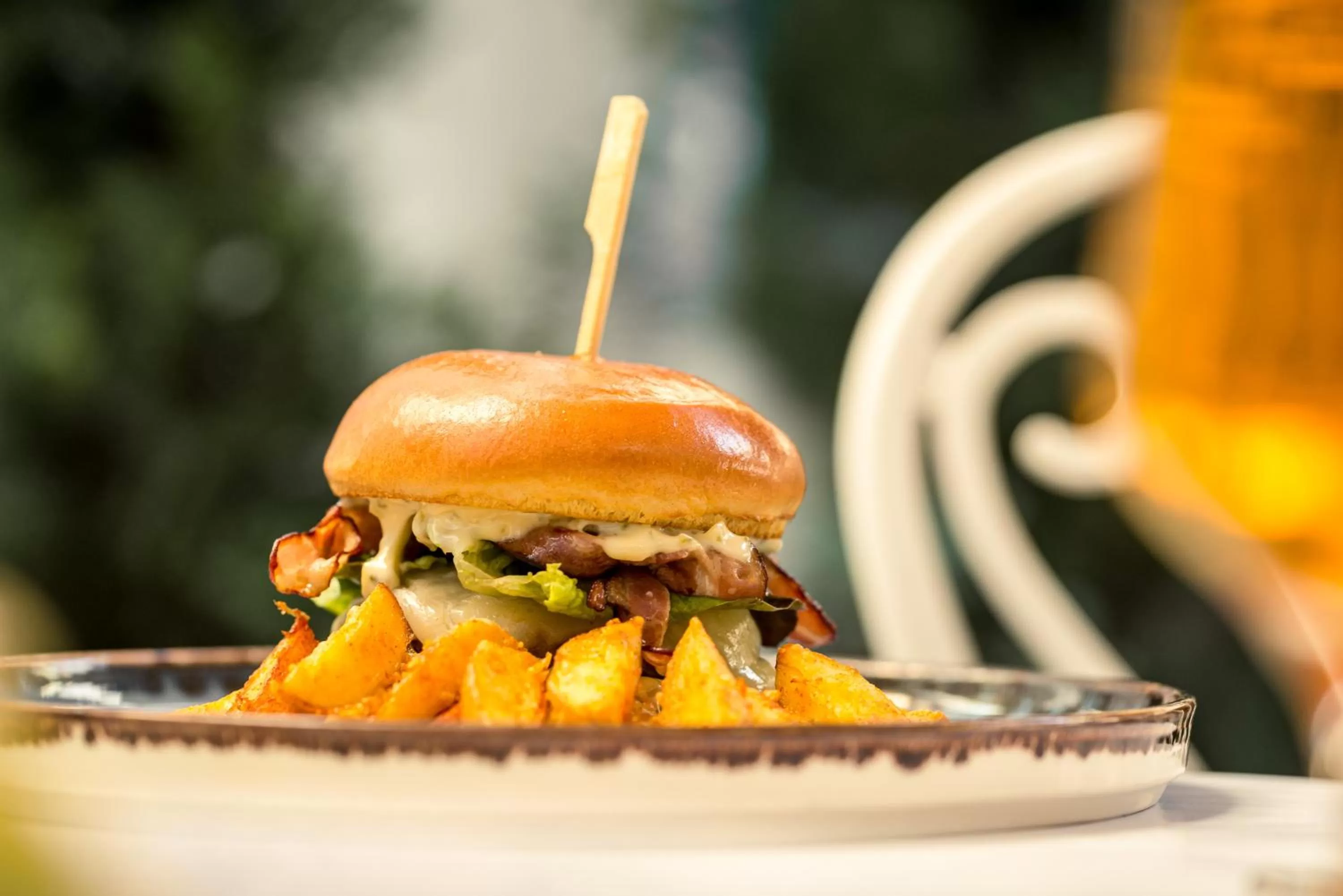 Restaurant/places to eat in Acanthus blue