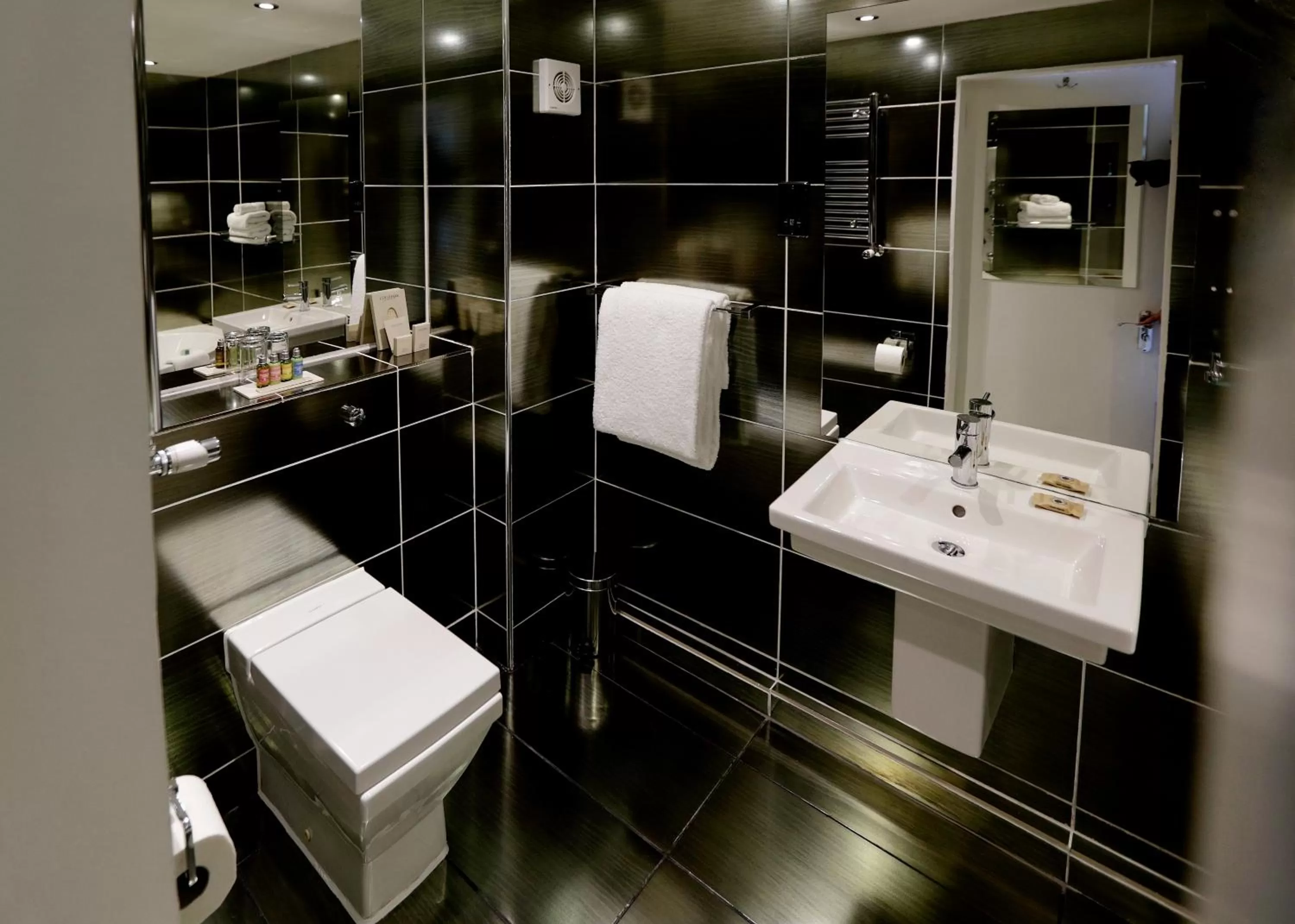 Toilet in Nira Caledonia