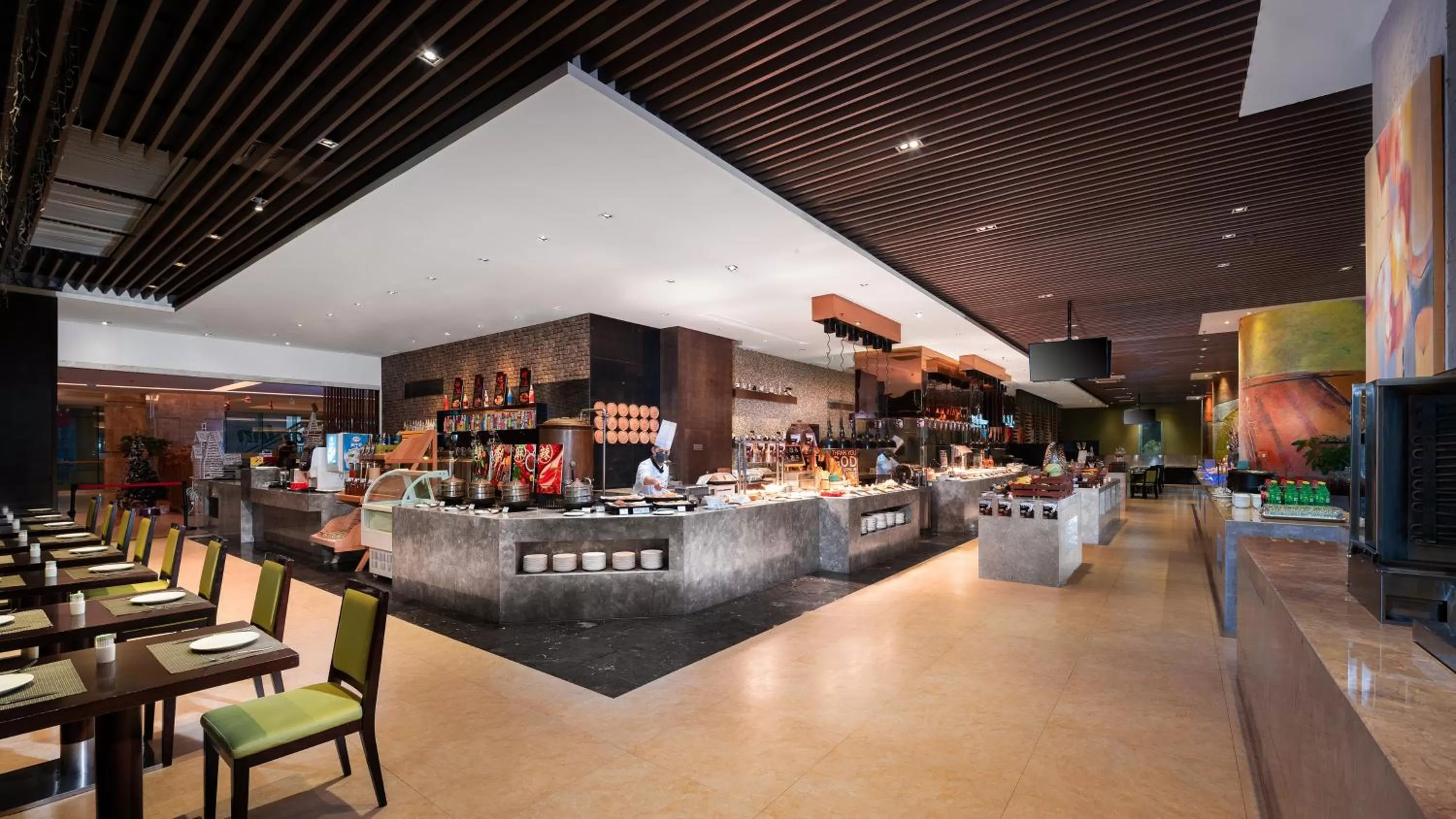 Restaurant/places to eat in Holiday Inn Nanchang Riverside by IHG