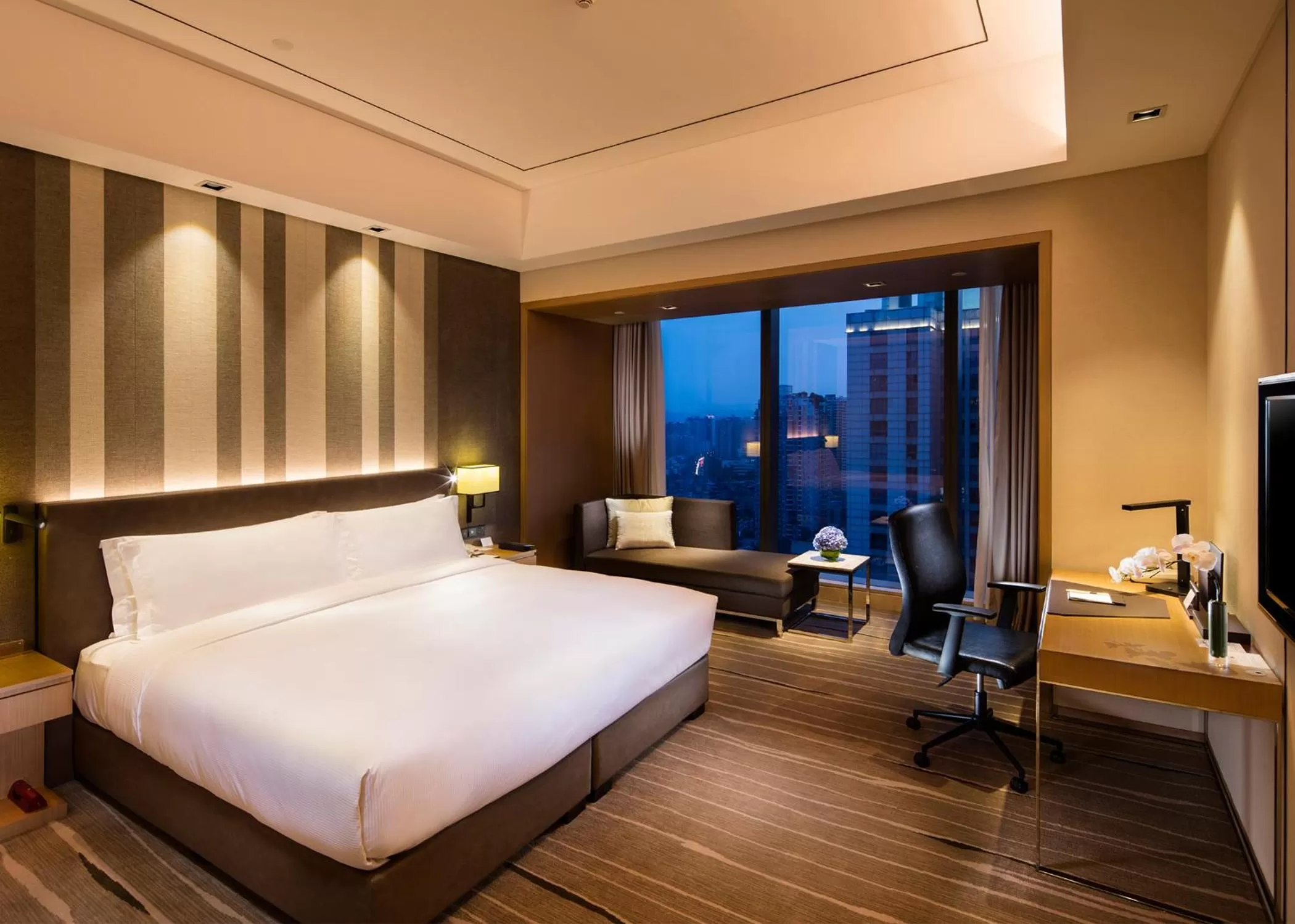 Deluxe King Room in DoubleTree by Hilton Chongqing - Nan'an