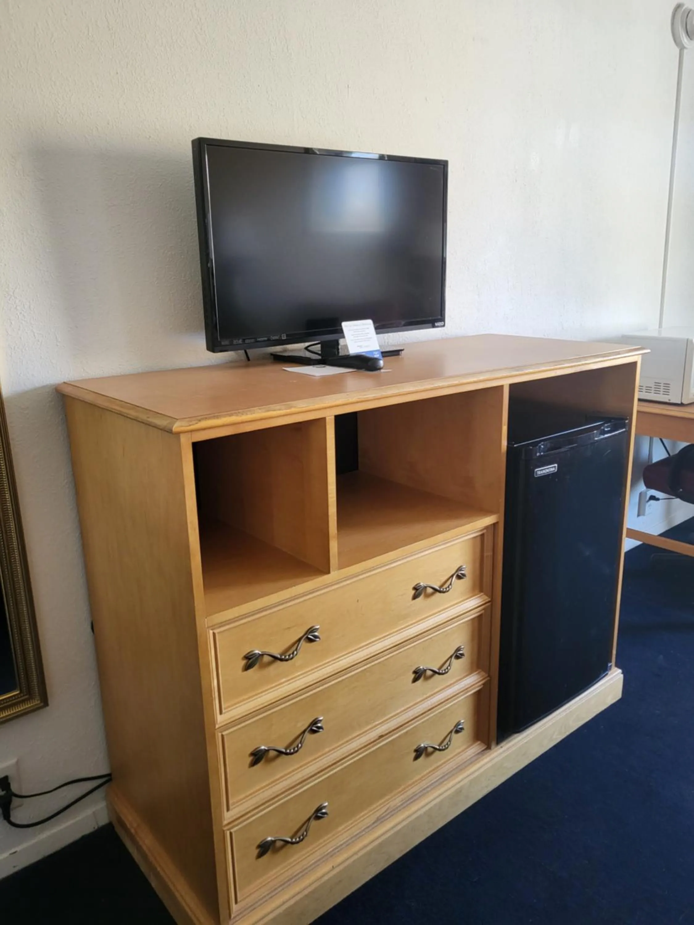 TV and multimedia in Rodeway Inn Brazil