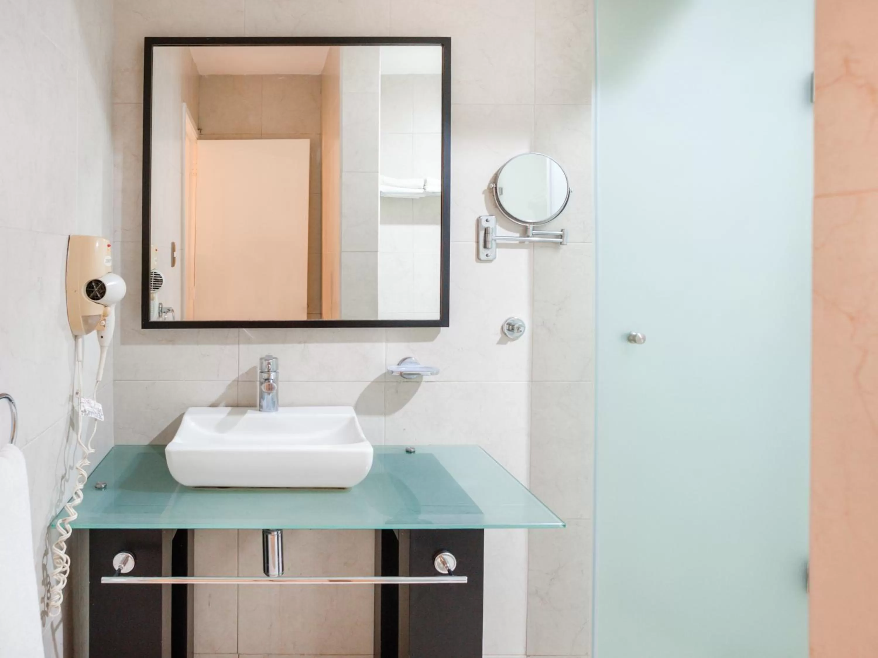 Bathroom in Veracruz Suites Hotel