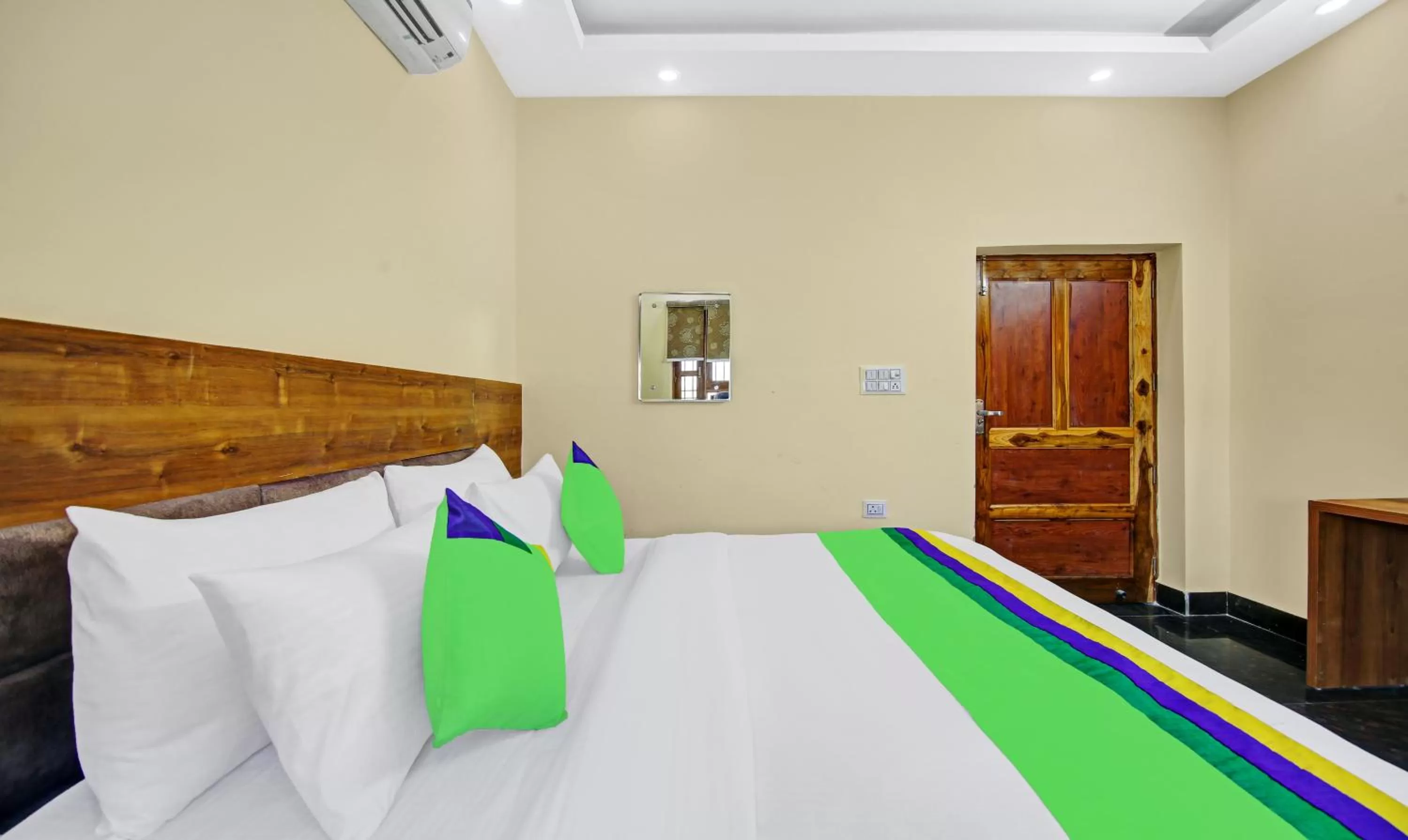 Bed in Treebo The Eden Roc