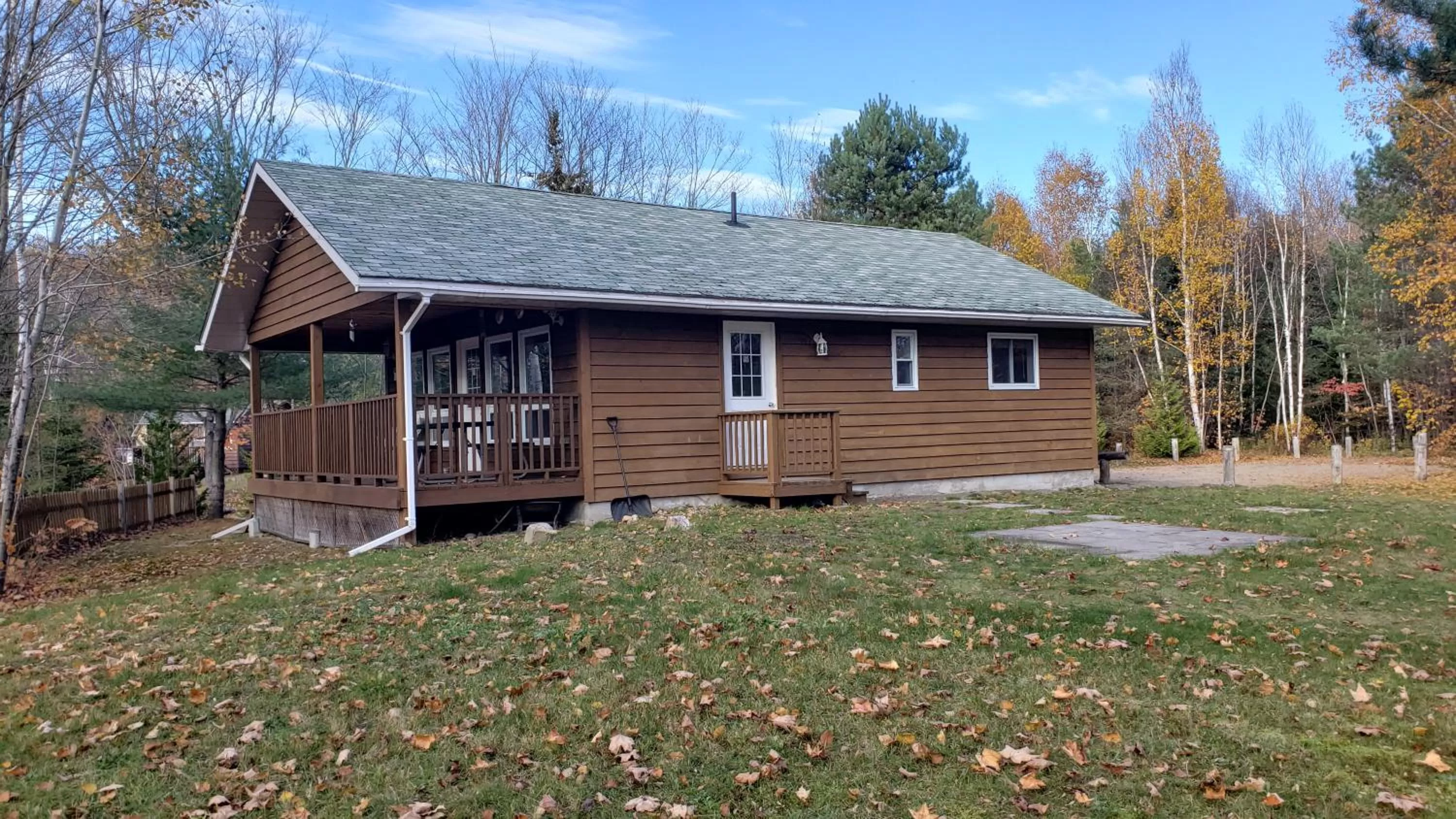 Bathroom in Parkway Cottage Resort and Trading Post