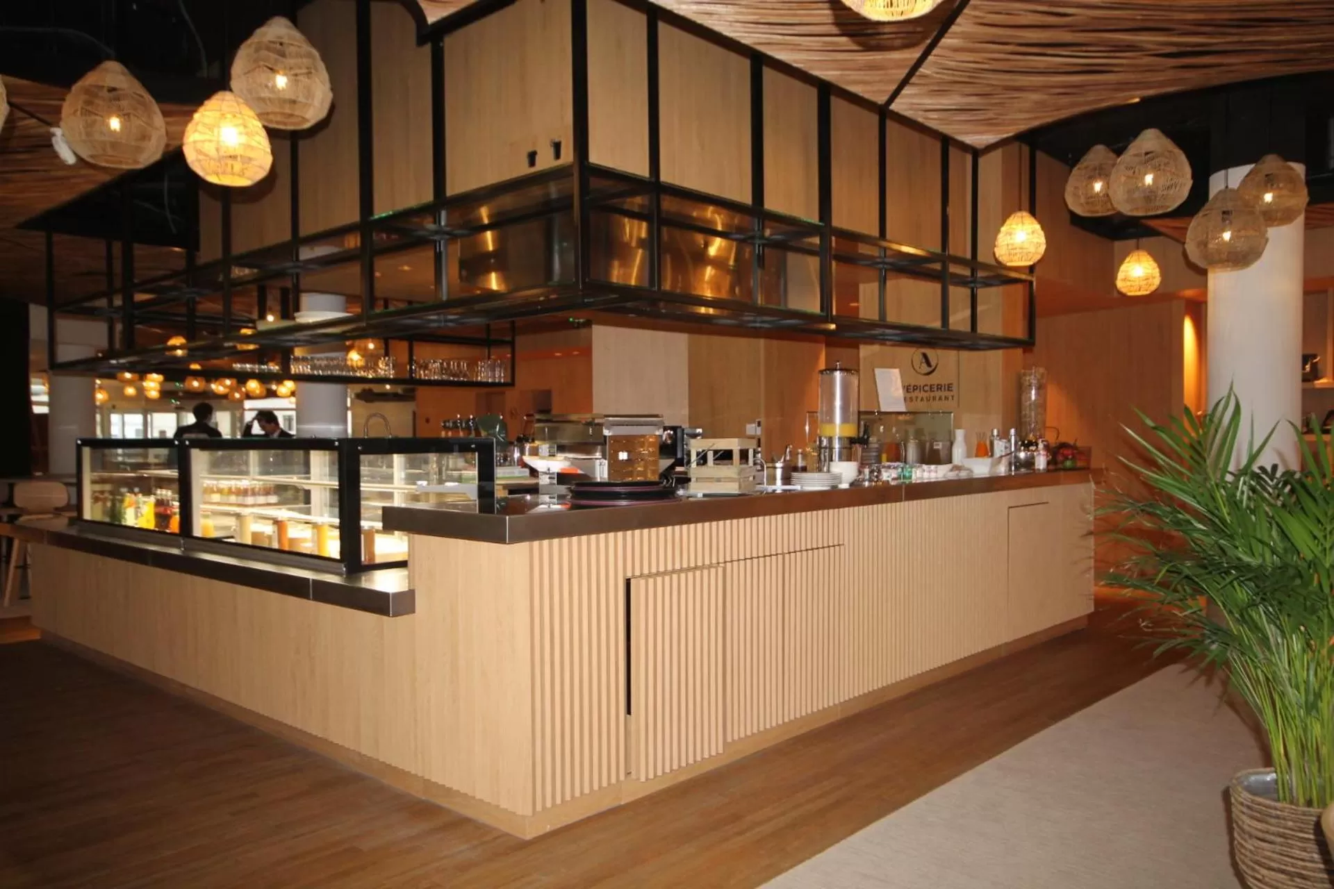 Lounge or bar in Mercure Compiègne Sud