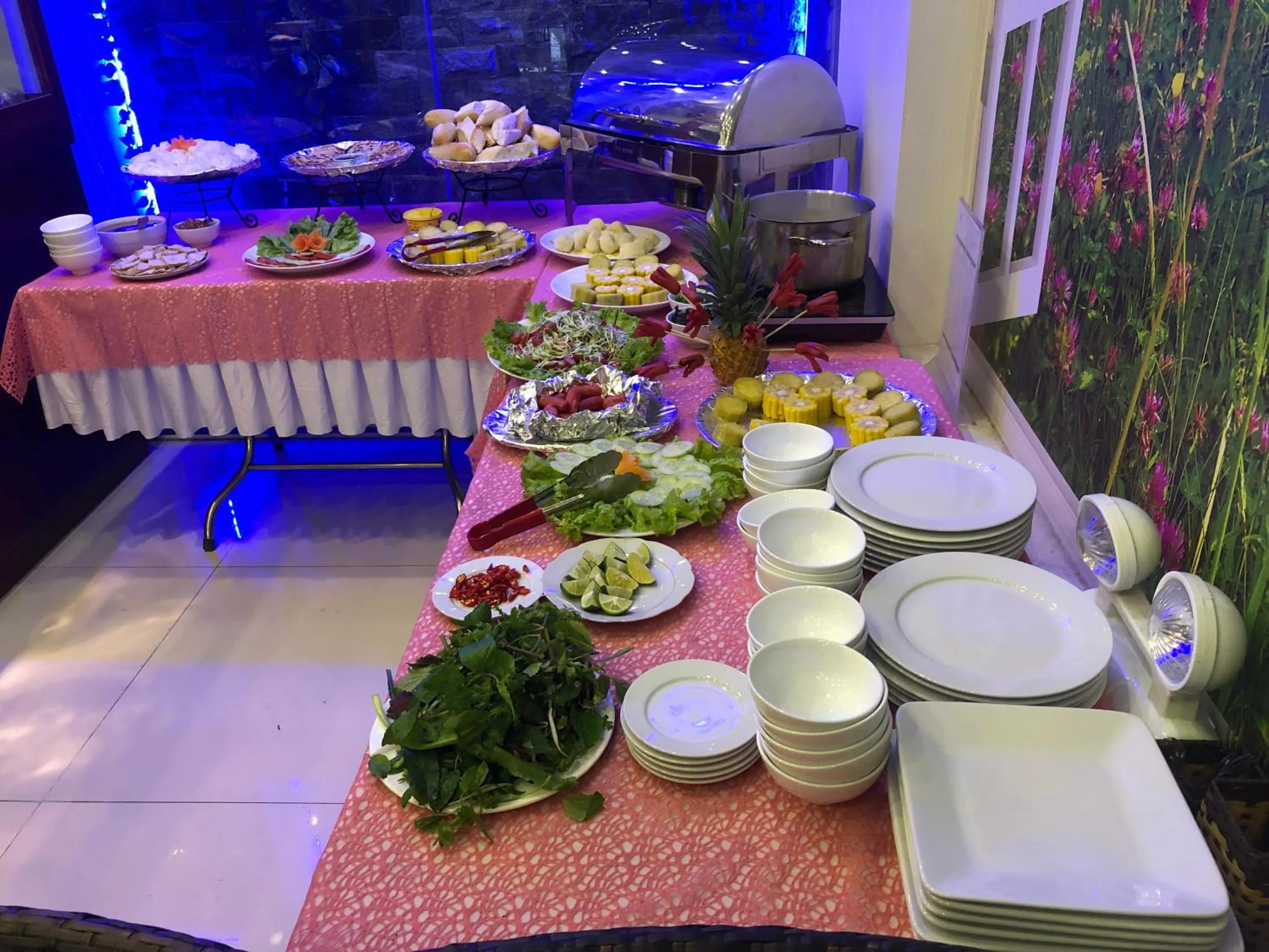 Restaurant/places to eat in Camellia Hotel