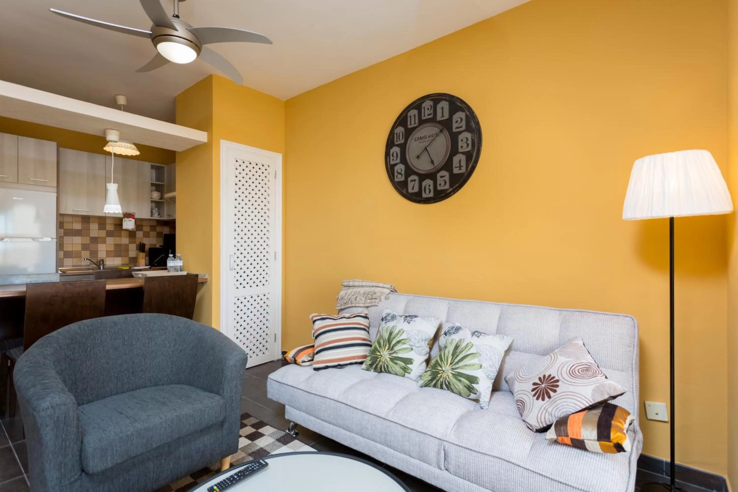 Living room in Yucca Park ApartHotel