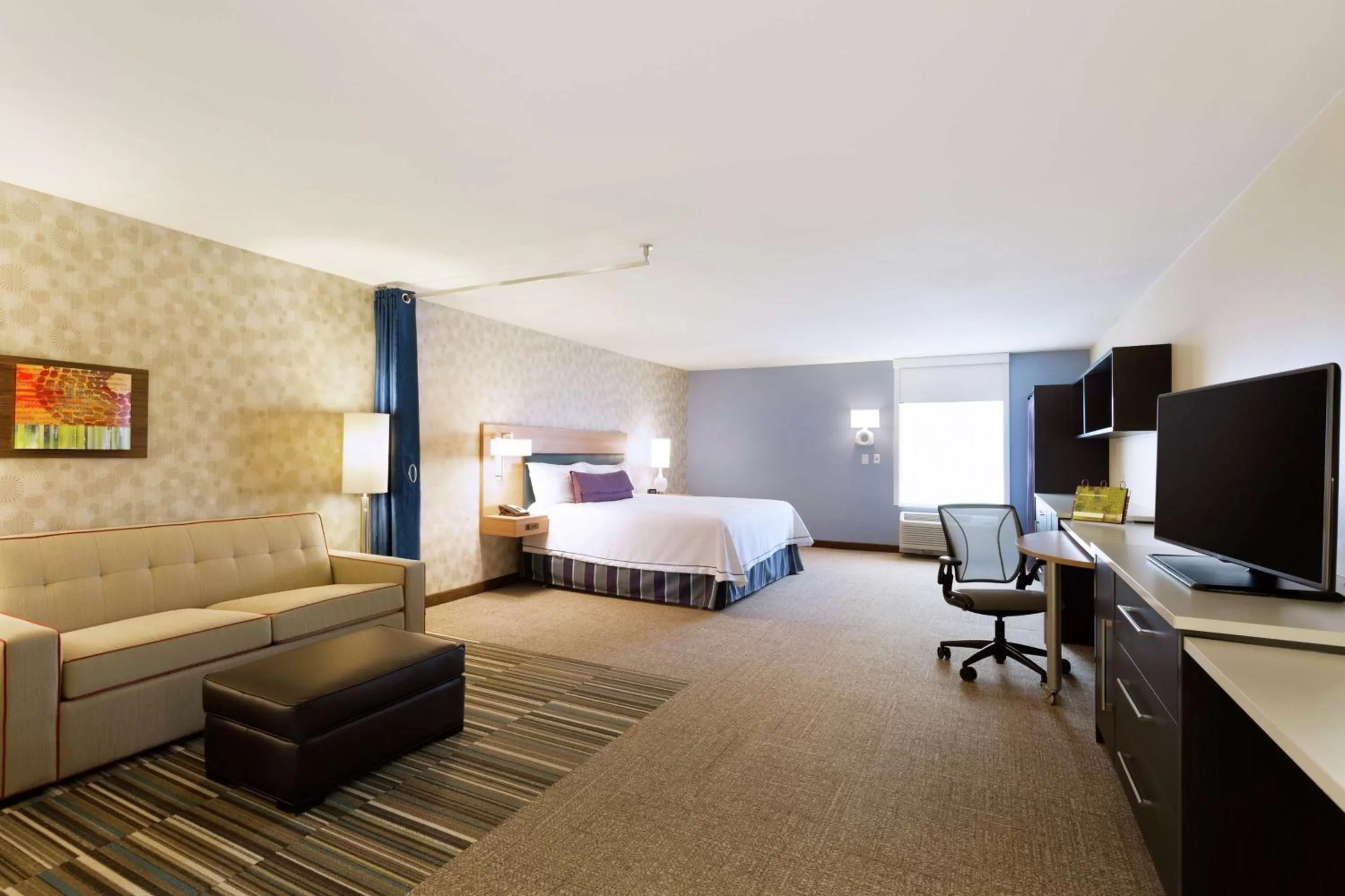 Bedroom, Bed in Home2 Suites by Hilton Midland