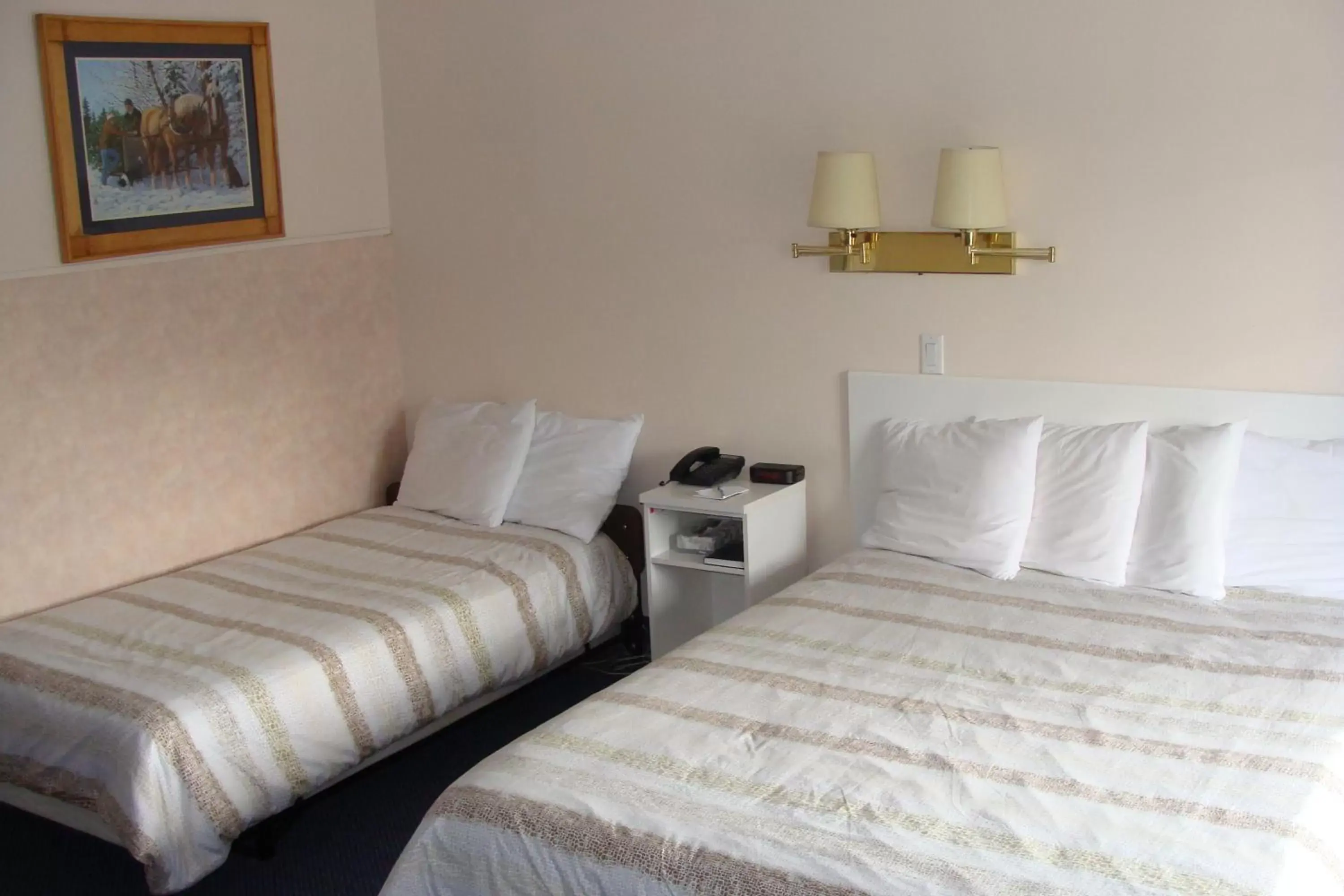 Queen Room with extra bed in Leisure Inn Queen Room with extra bed in Leisure Inn