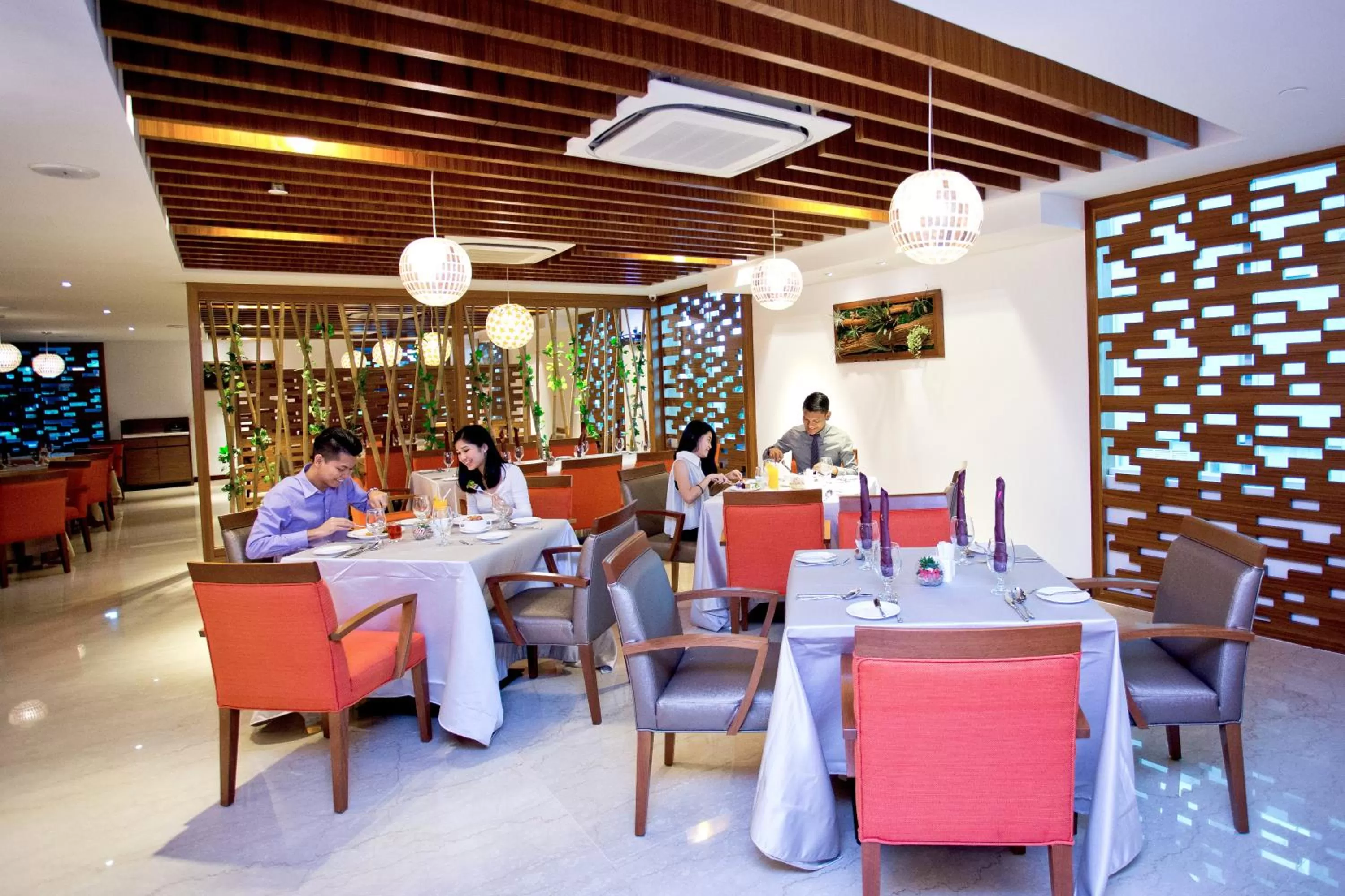 Restaurant/places to eat in Vouk Hotel Suites, Penang