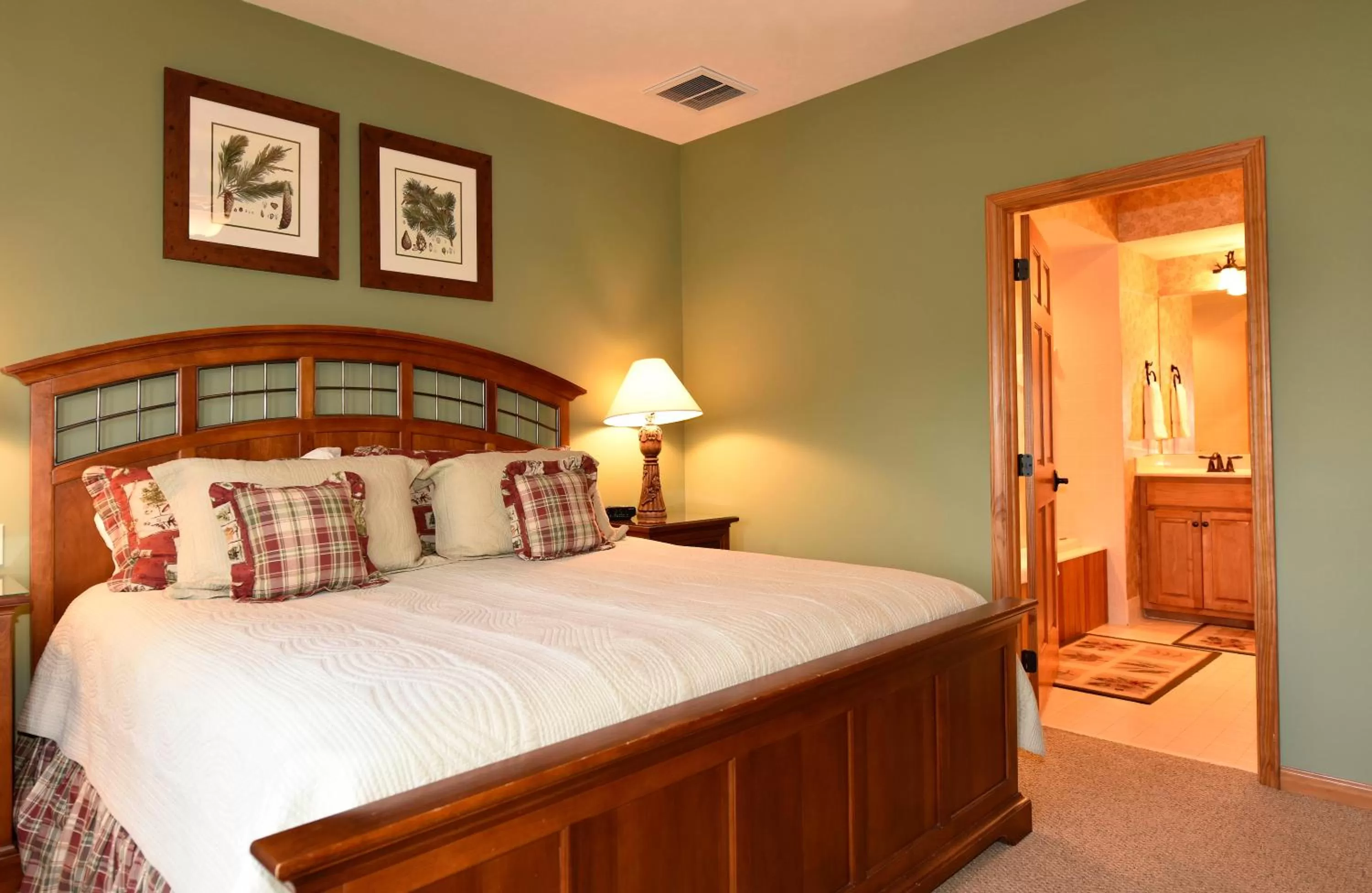 Bedroom, Bed in Chetola Resort Condominiums