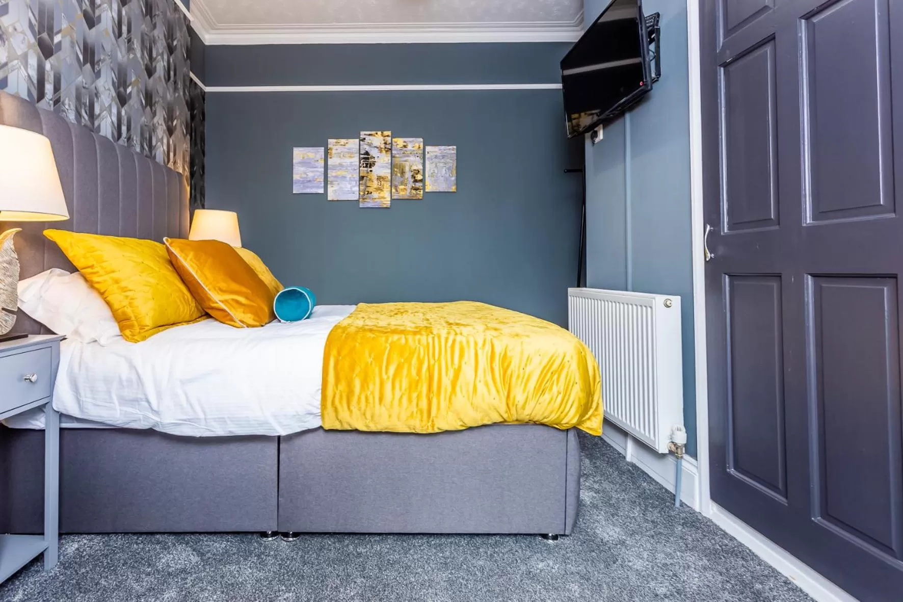 Bedroom, Bed in Comfy-Stays - Lower Ocean Road