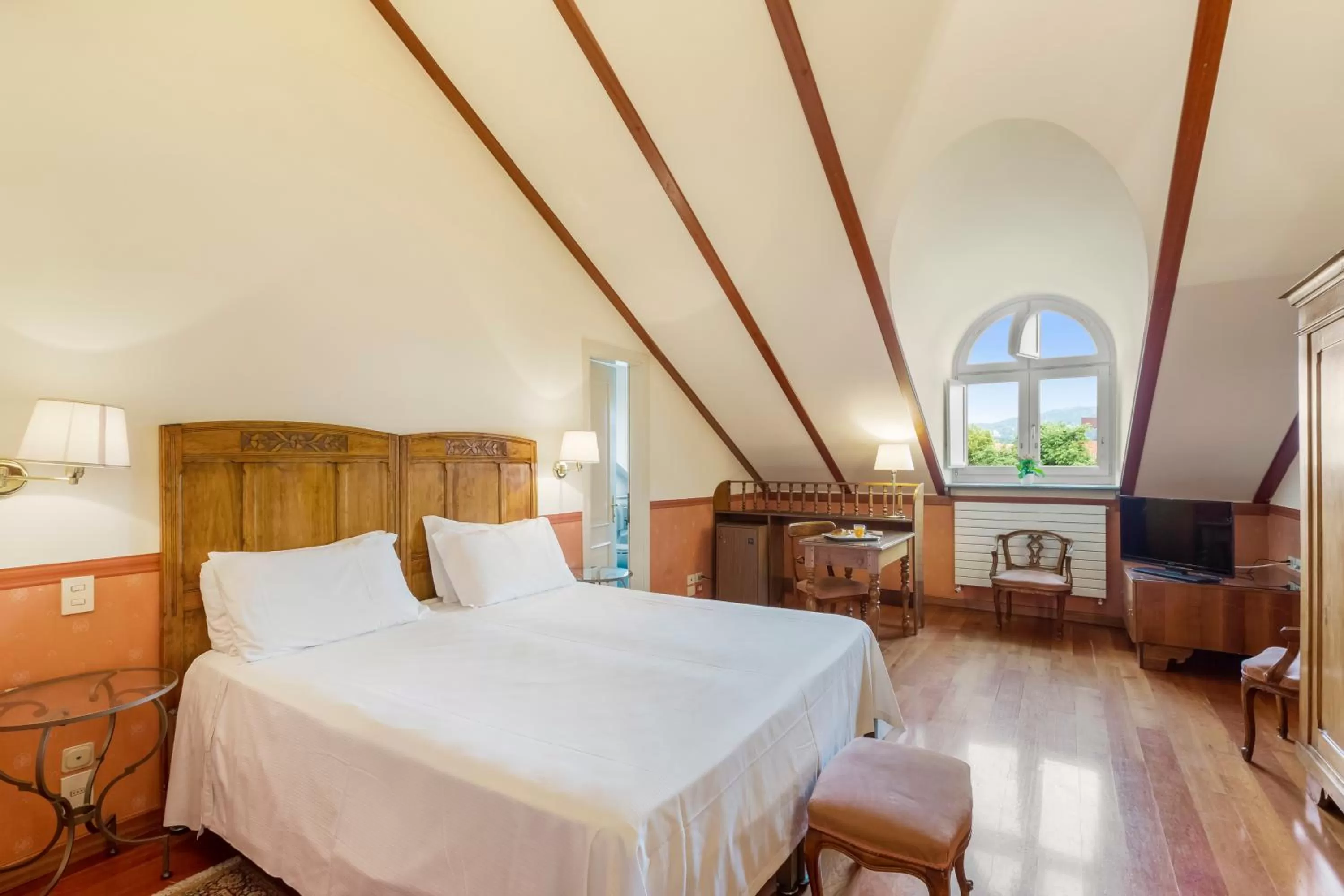 Bed in Hotel Roma e Rocca Cavour