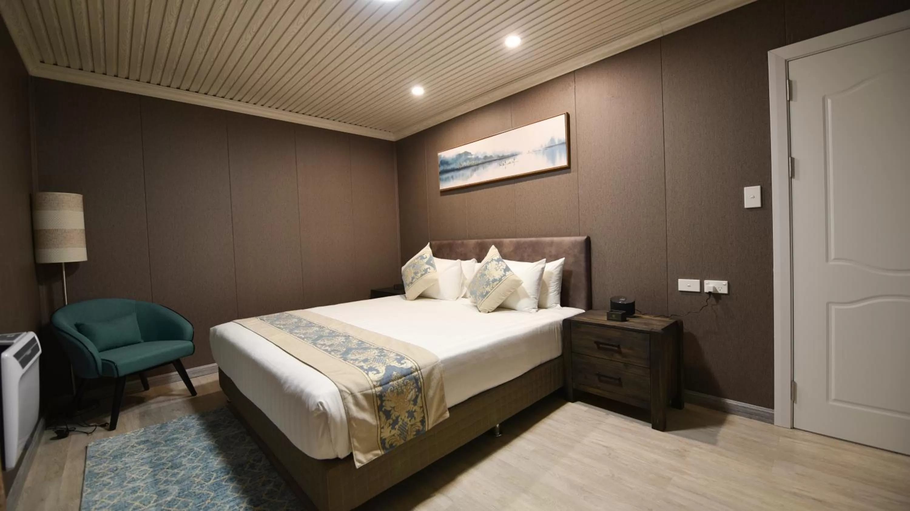 Photo of the whole room in Regal Residency