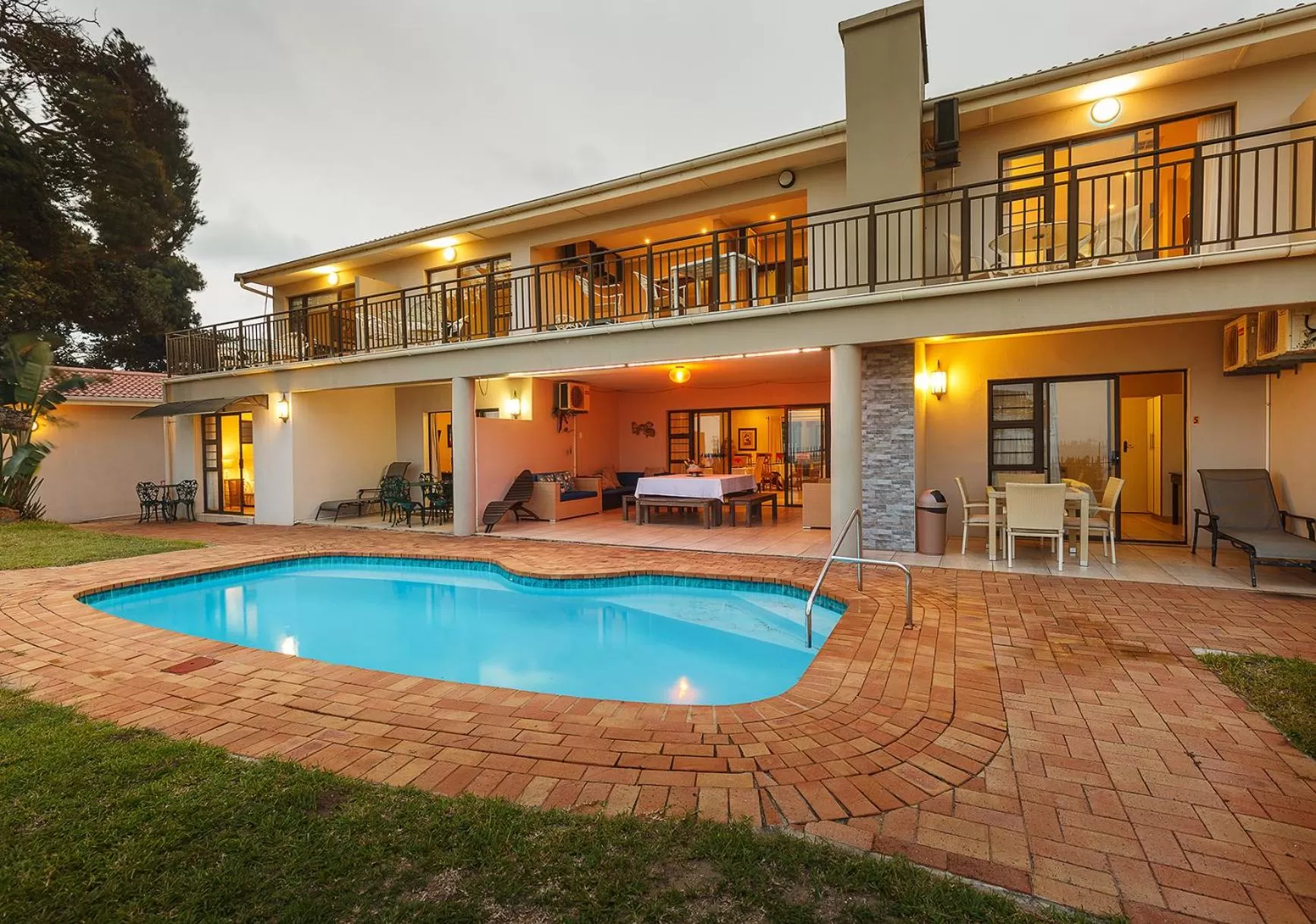 Garden view, Property Building in My Den Beachfront B&B and Self-Catering