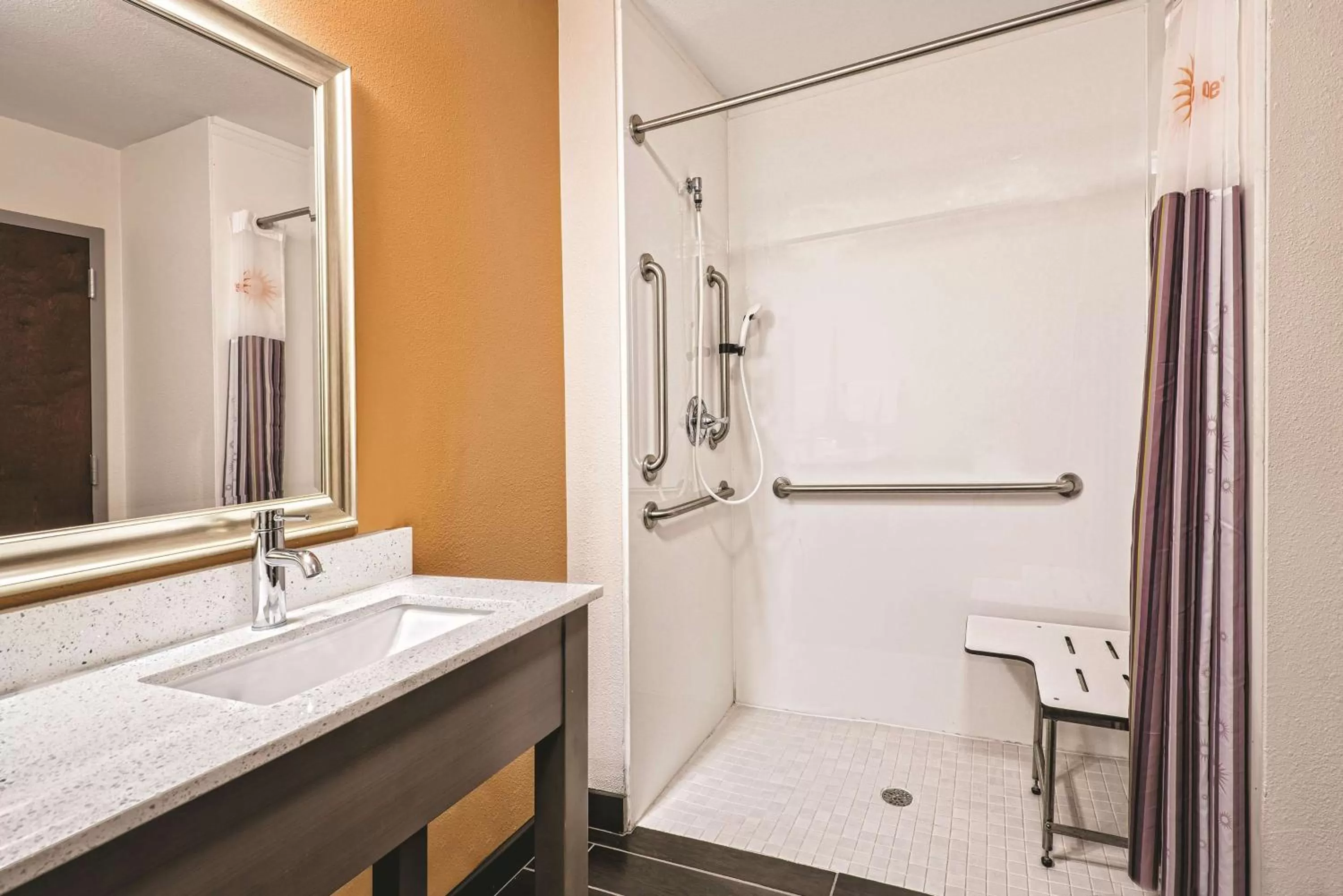 Photo of the whole room in La Quinta by Wyndham San Antonio by Frost Bank Center