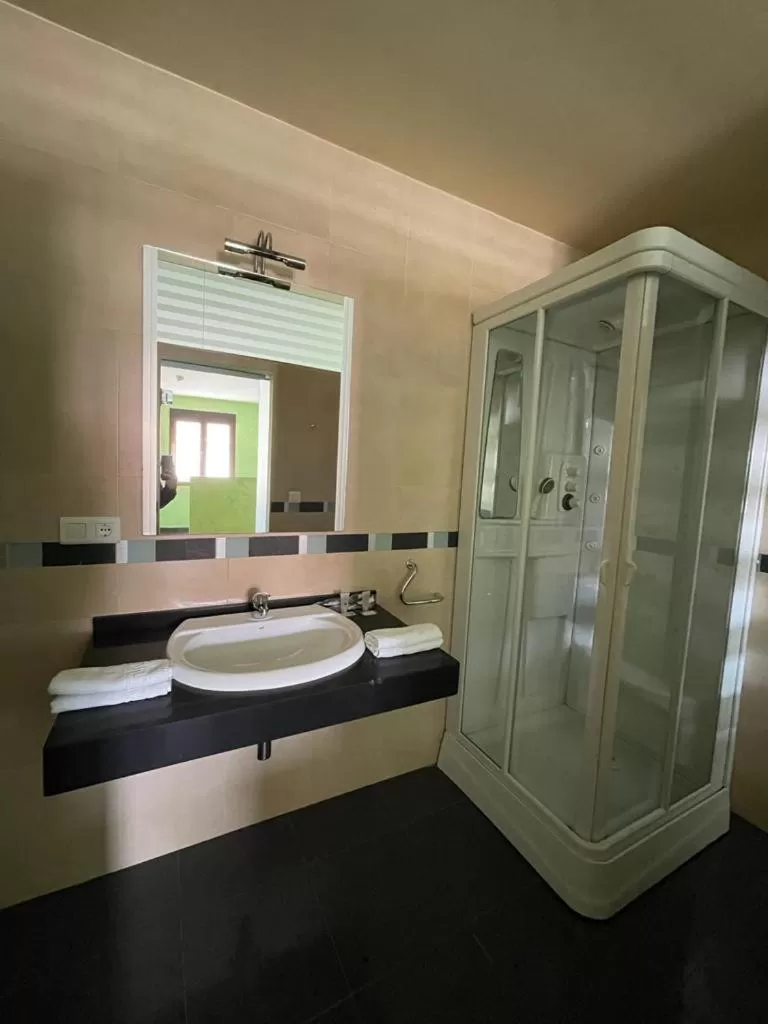 Bathroom in HOTEL Restaurante la barca